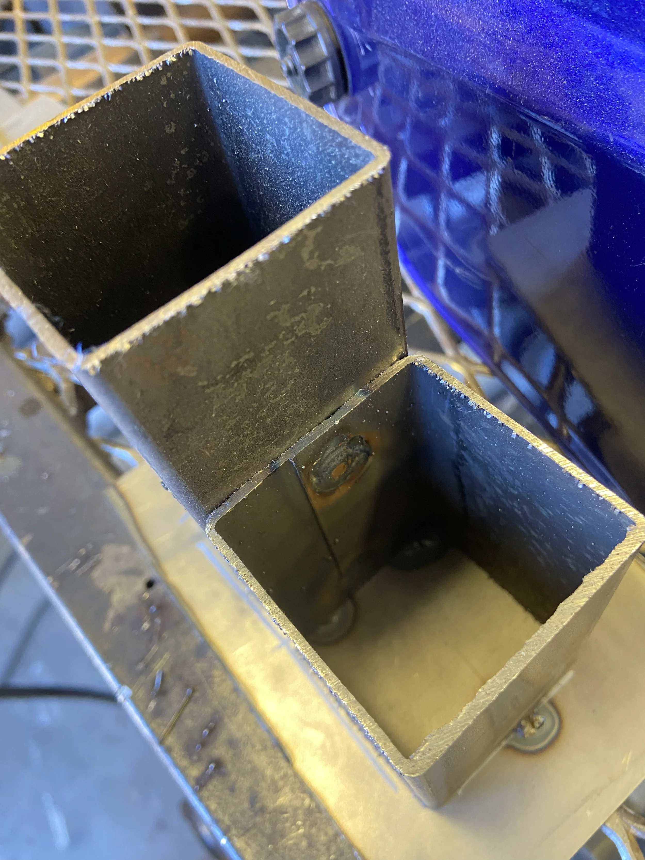 While Learning how to weld i wanted to make a desk organizer, so I puddle welded two square tubes together