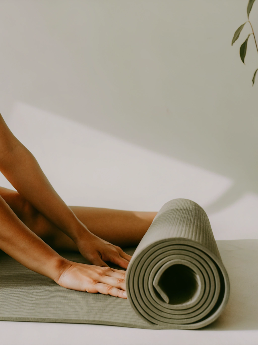 Lezione di yoga posturale Studio Osteopatico Greco Milano