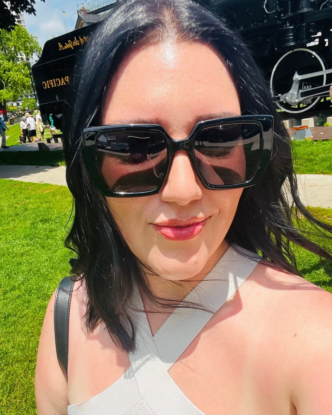 These sunnies scream &ldquo;I have main character energy.&rdquo; 📸

#CakeEyewear #EyewearWithStyle #BoldEyewear #StatementFrames #FashionEyewear #EyewearGoals #StyleYourEyes #SeeWithStyle #FramesOfMind #EyewearAddict #ModernEyewear #CakeYourLook #Ca