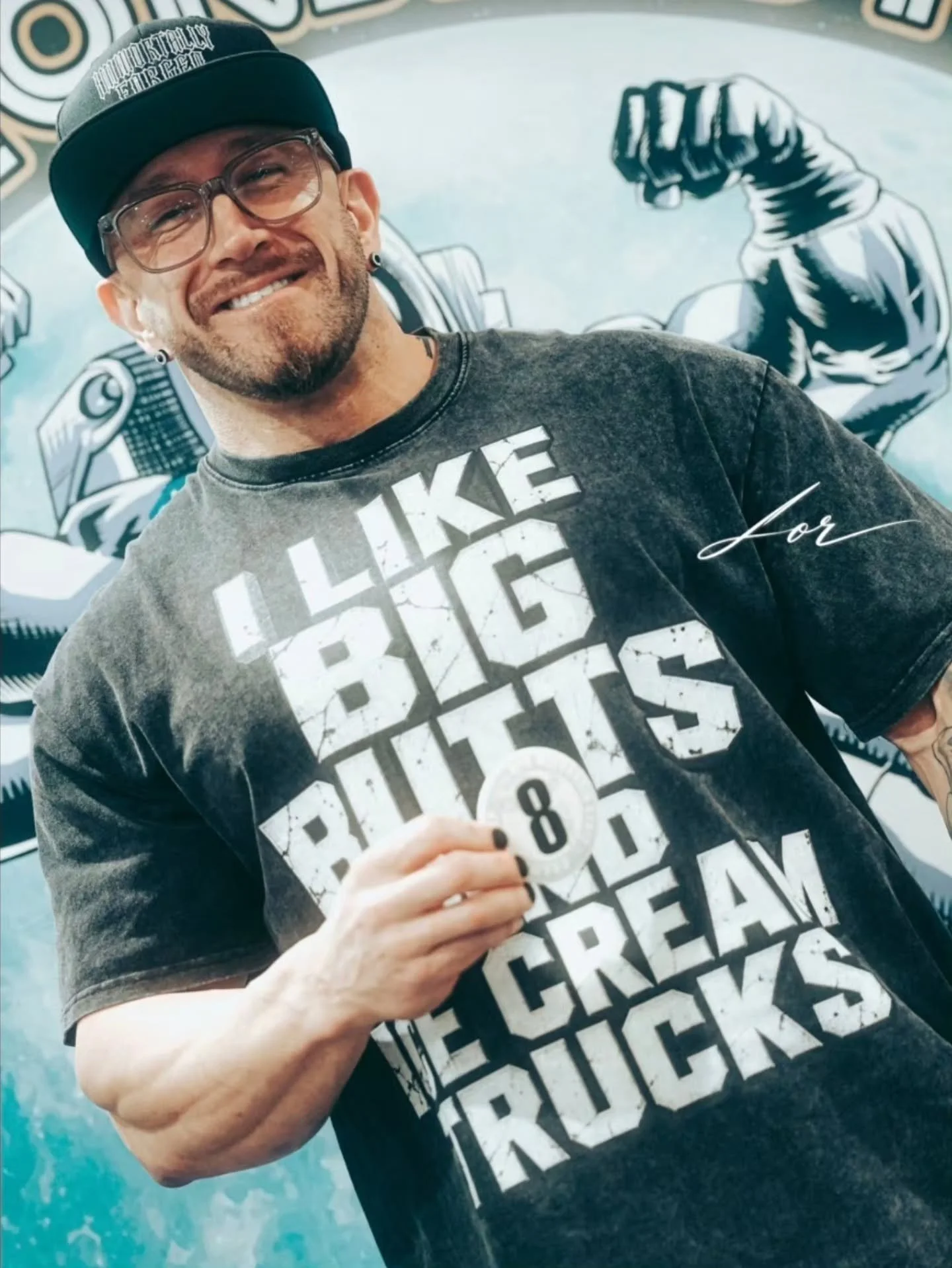 Checking in for the MR. Wisconsin which I took the overall and most muscular at in my "I LIKE BIG BUTTS AND ICE CREAM TRUCKS" oversized tee!

Photo by @kennethlor25

⚔️ IMMORTALLY FORGED CLOTHING ⚔️

More than gym clothes. More than a logo.