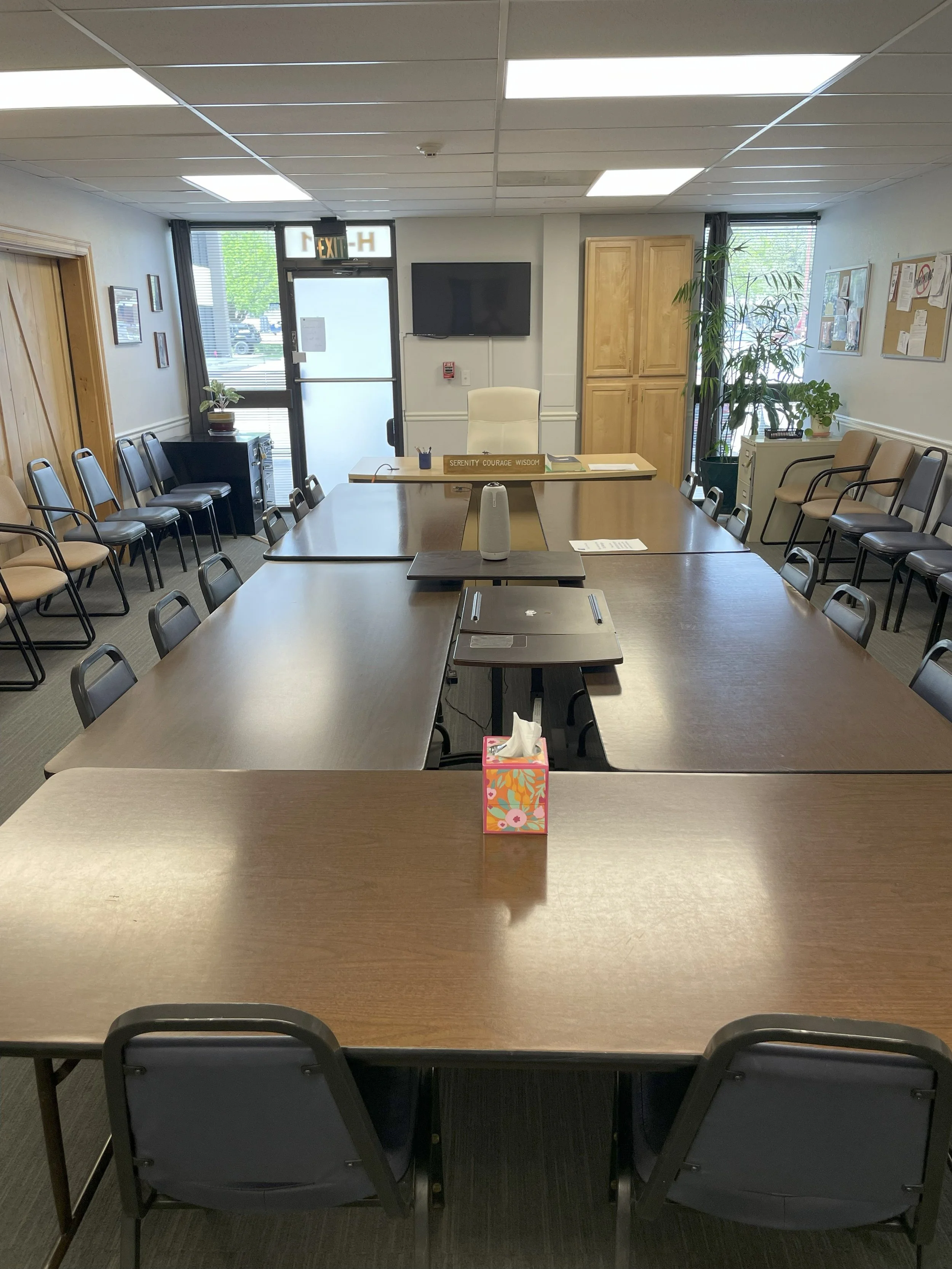 Medium room seats 35