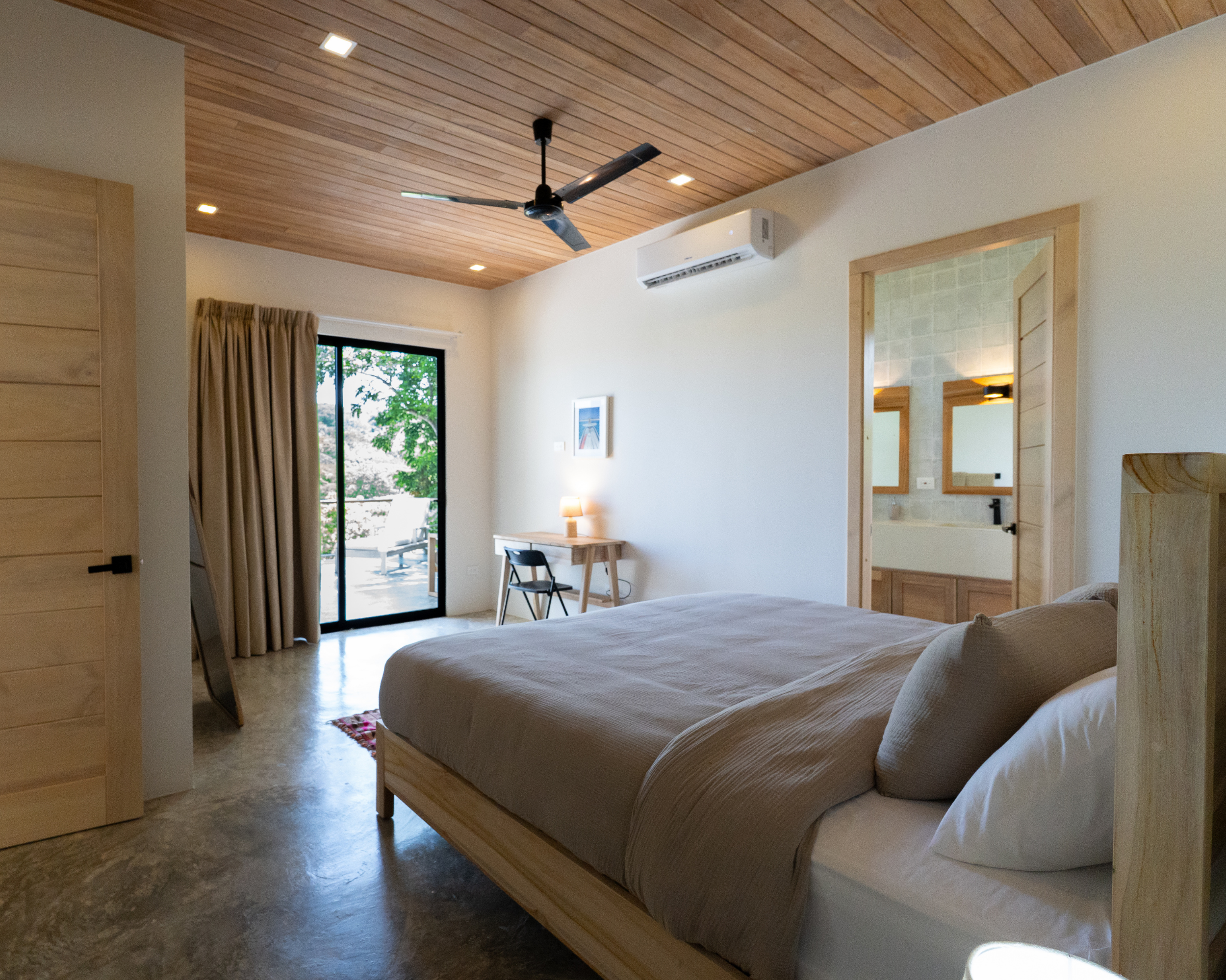 Brisa Verde Second Queen Room Jungle View.png