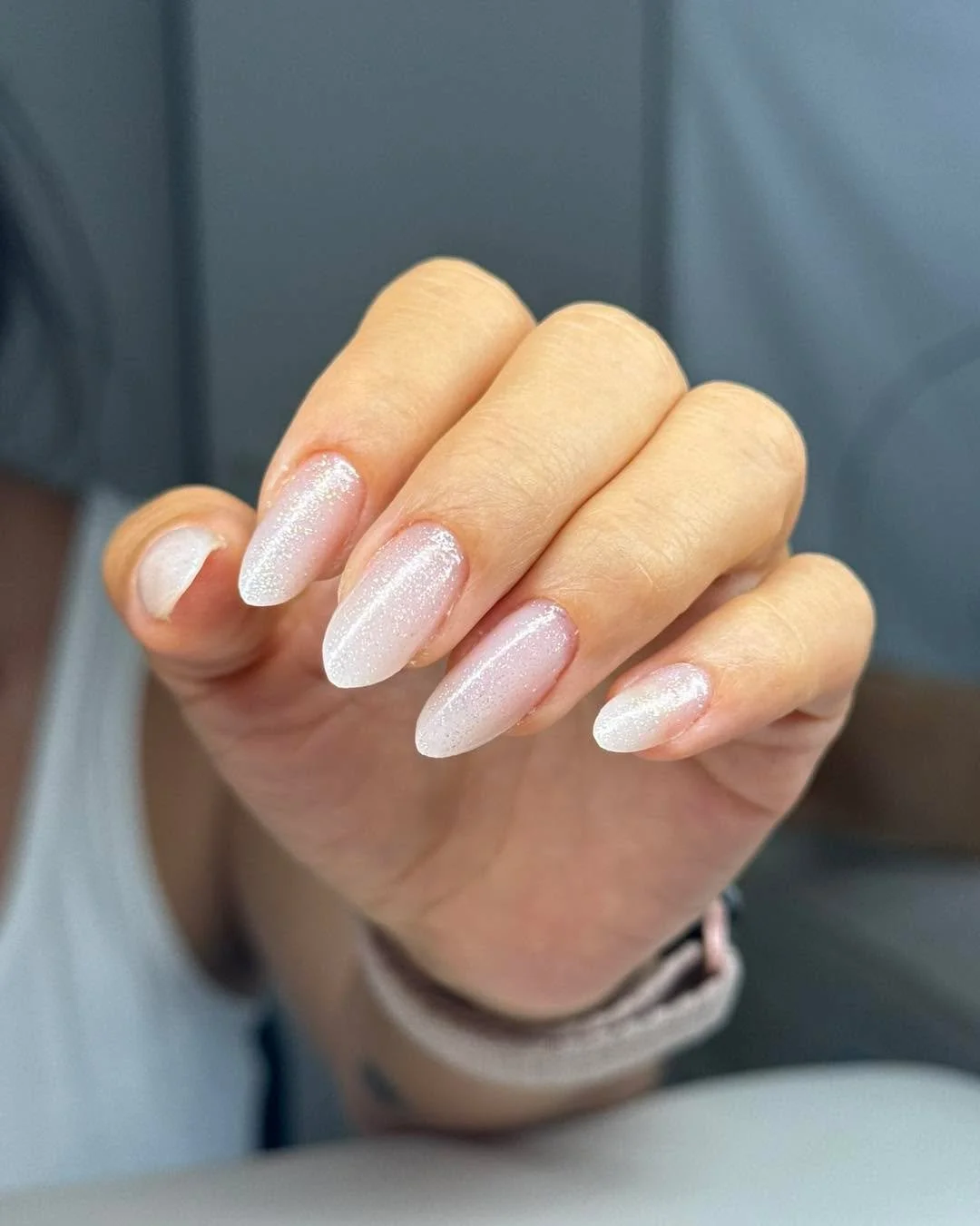 ✨ Before &amp; After ✨
From short to stunning! 💅 Almond-shaped extensions are one of the best choices for a natural, elegant look &mdash; and they adapt beautifully to any hand shape.
⠀
This transformation didn&rsquo;t just change the nails&hellip; 