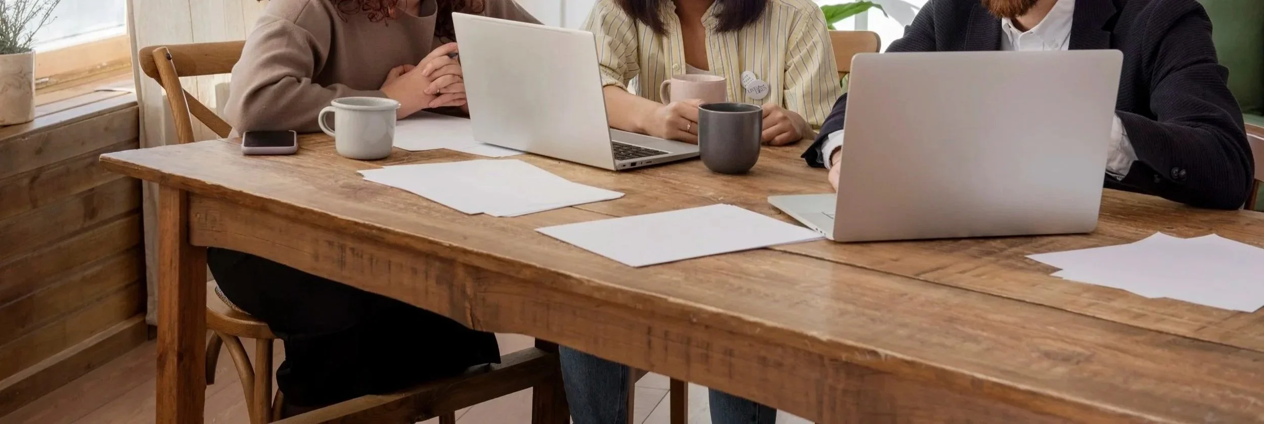 people-having-debate-while-looking-computer.jpg