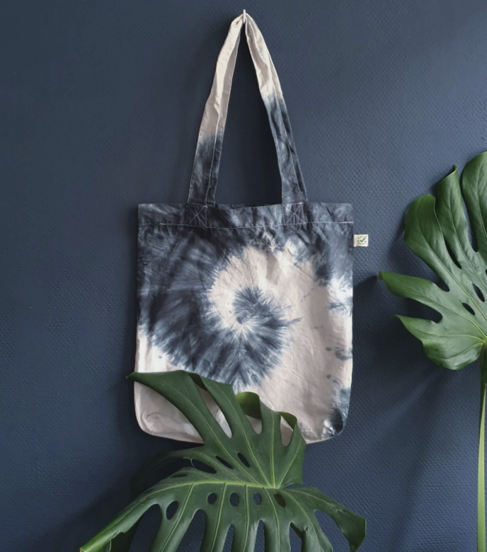 wave dyed tote.png