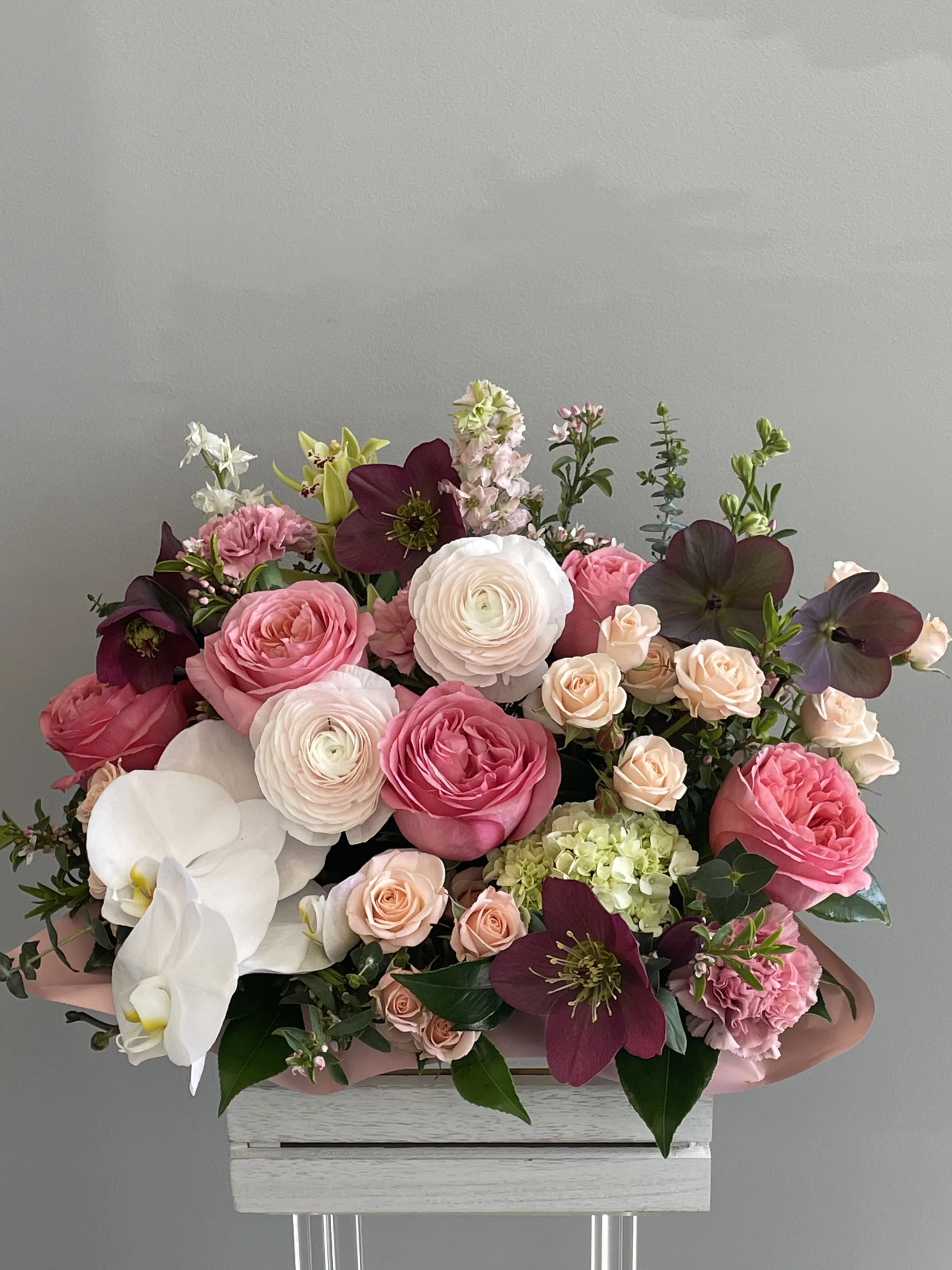 Edmonton florist designed green and pick bouqet