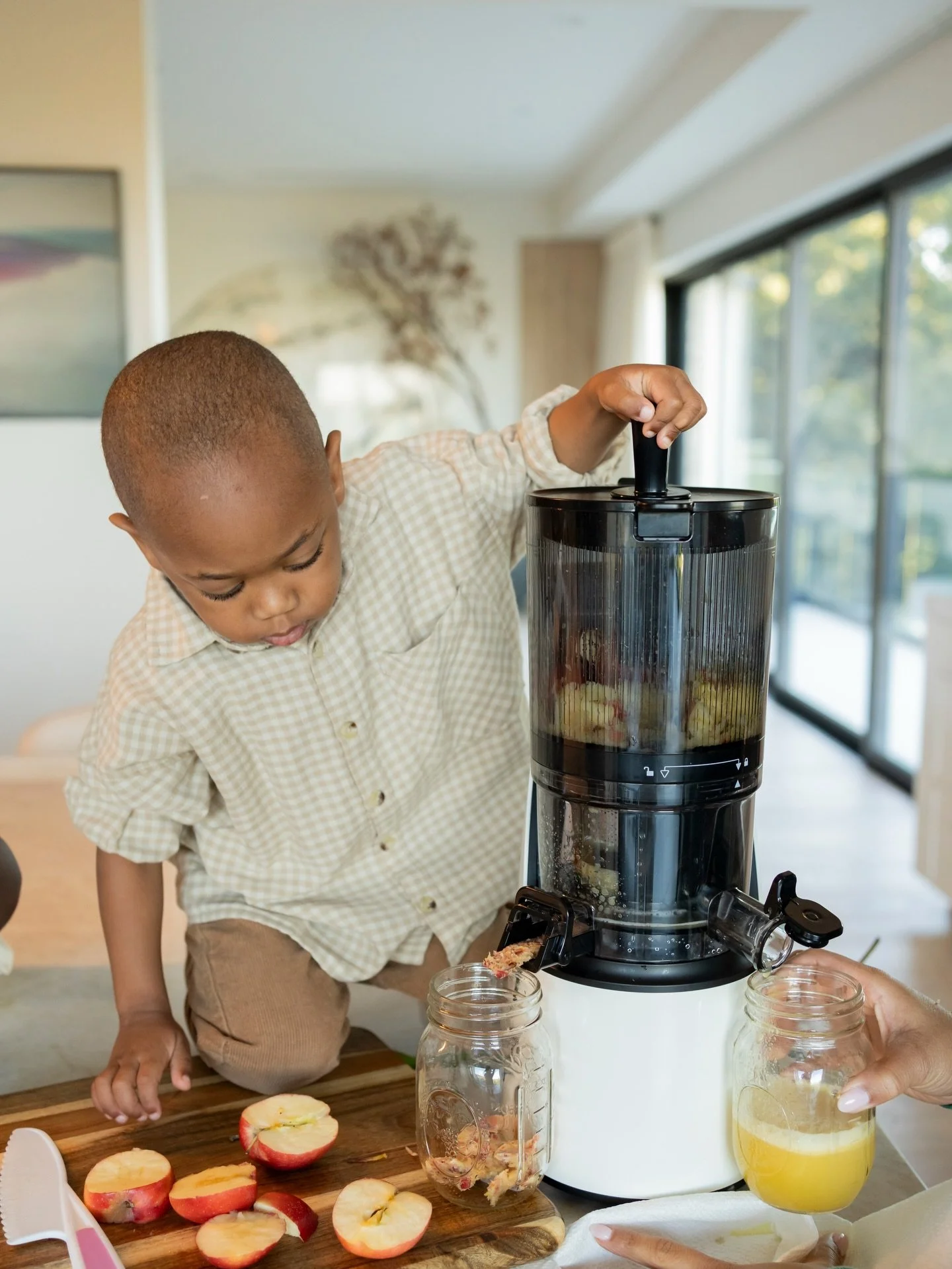 There&rsquo;s something so special about making fresh juice with my kids.  They get curious about what goes in, how it tastes, and why it&rsquo;s good for them. Little by little, we&rsquo;re building habits that I hope stay with them for life. 🤍 #ho