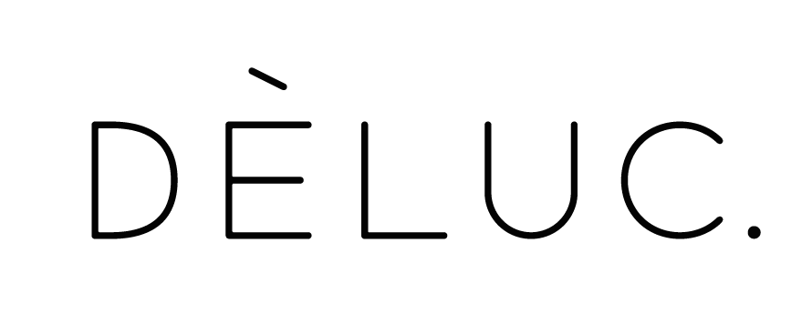 Text that reads 'DÉLUX' in a pixelated font.