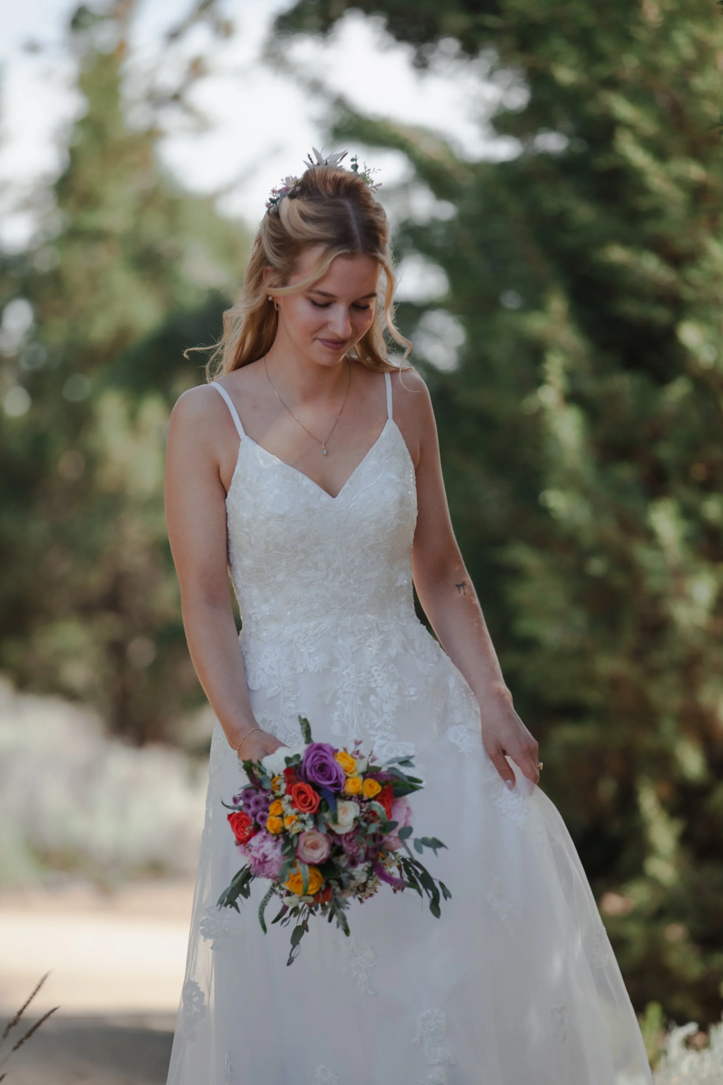 hanai-foundation-bend-oregon-wedding-getting-ready-first-look-bw-15.jpg
