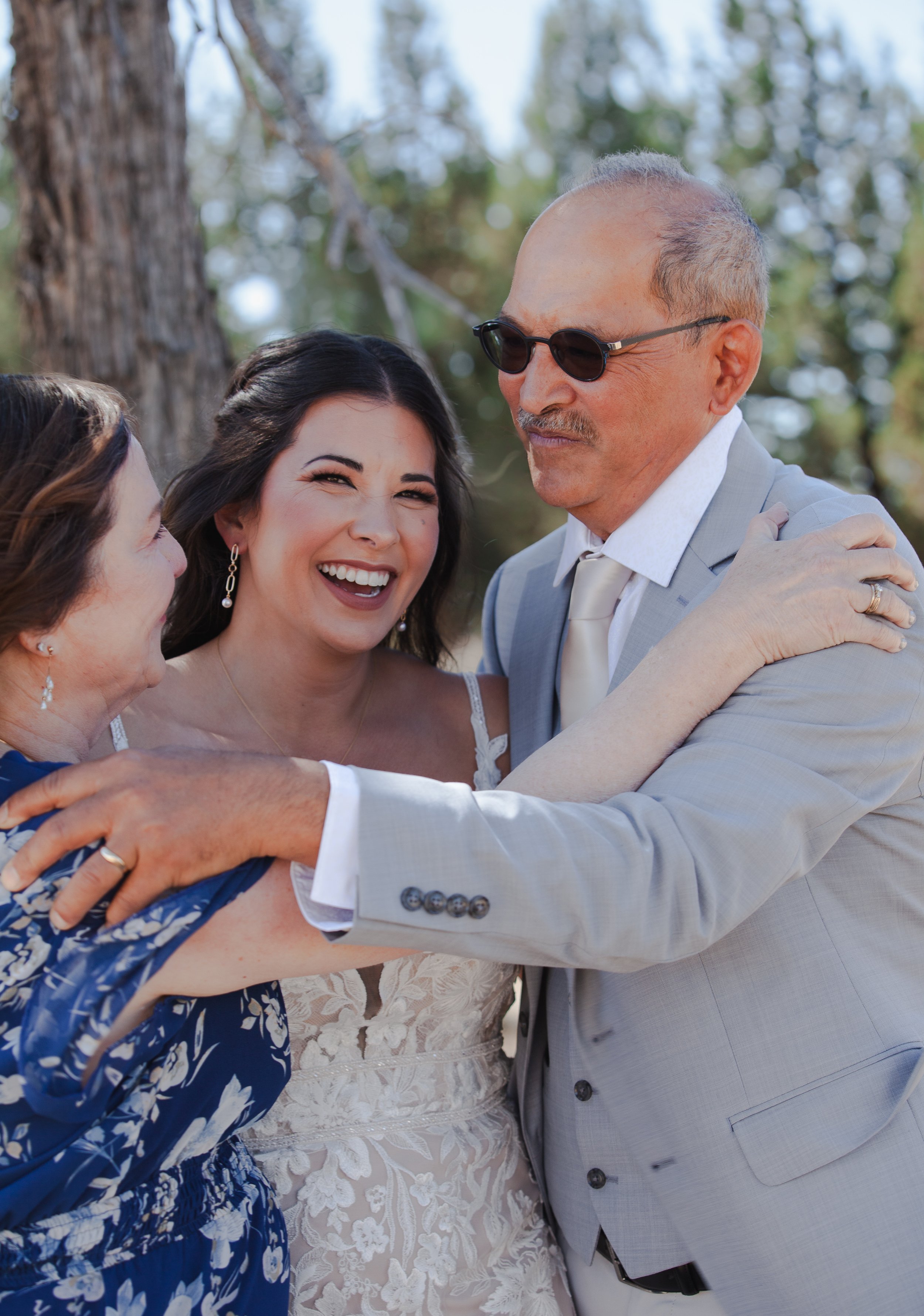  Bride sharing an emotional moment with her parents before her outdoor Central Oregon wedding ceremony 