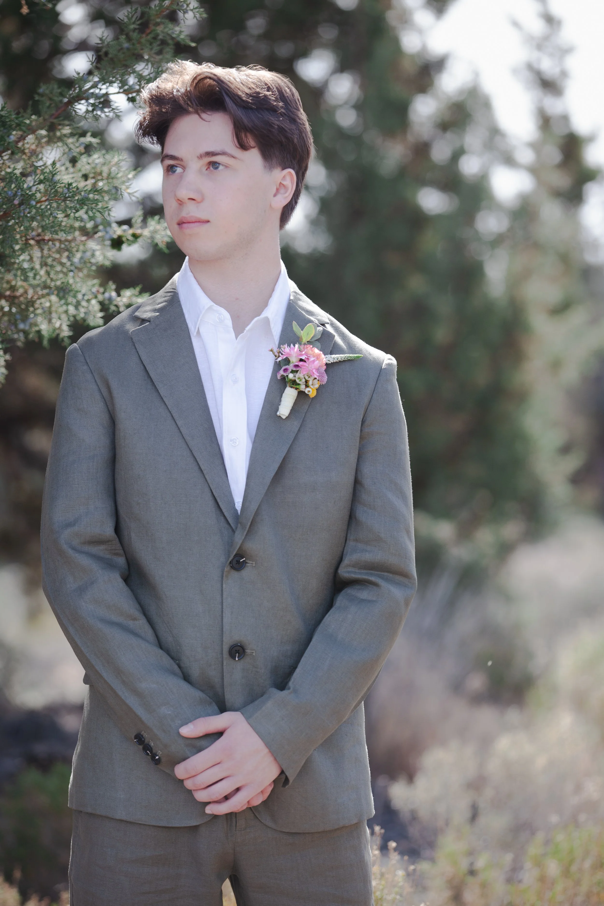hanai-foundation-bend-oregon-wedding-getting-ready-first-look-bw-16.jpg