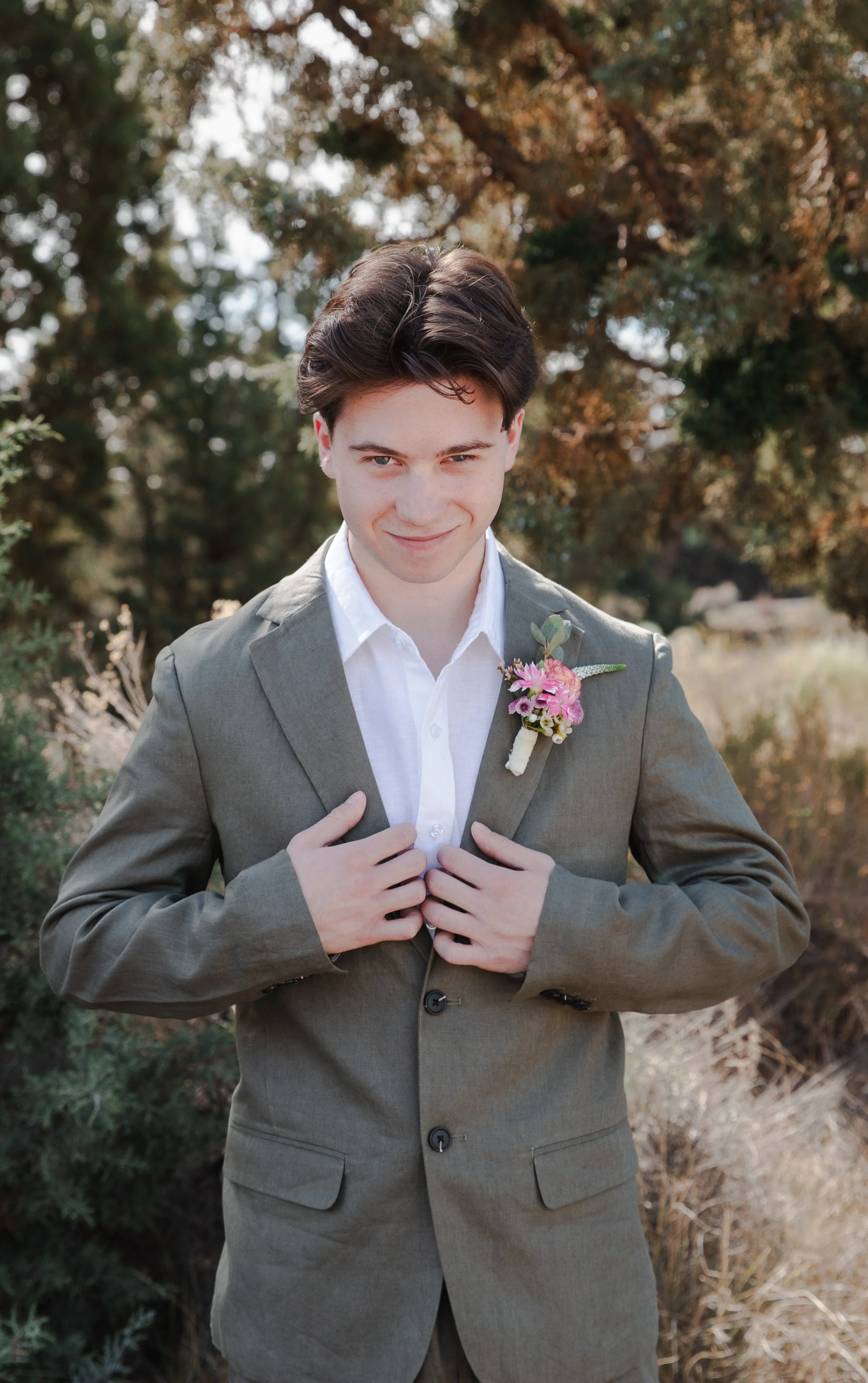 hanai-foundation-bend-oregon-wedding-getting-ready-first-look-bw-40.jpg
