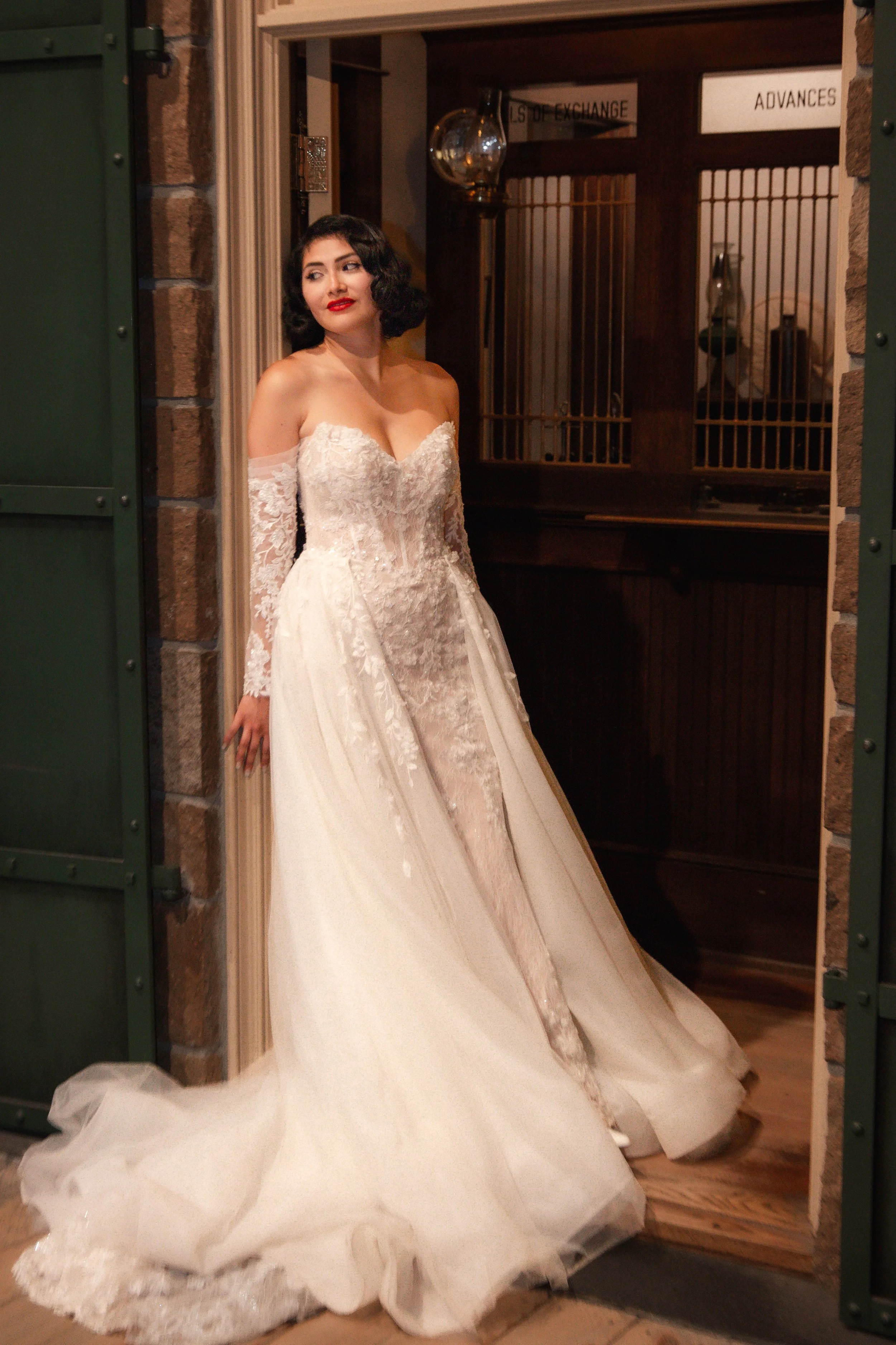 Editorial wedding portrait of a bride photographed by Dominique Noël Photography with timeless, cinematic storytelling.