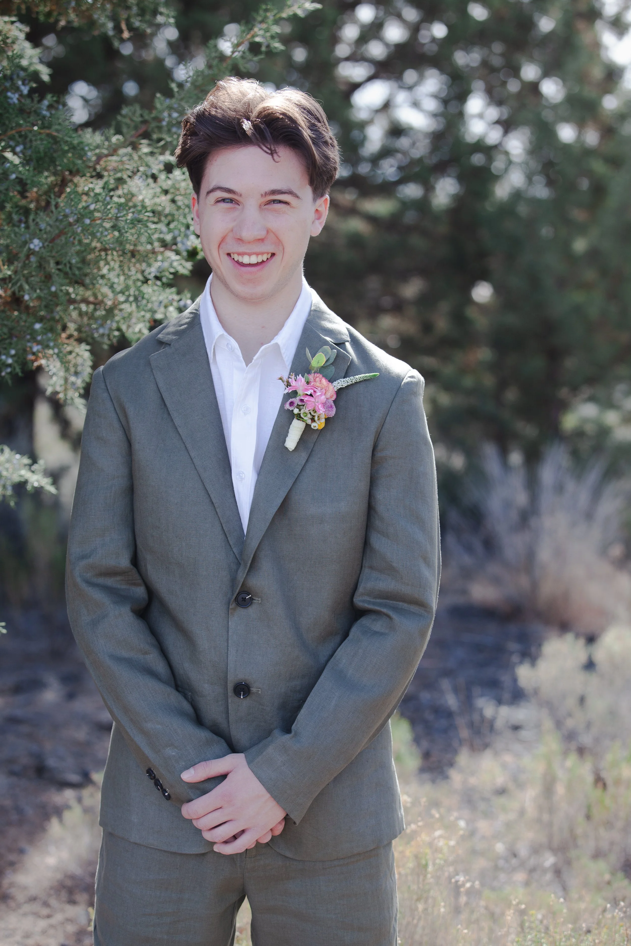 hanai-foundation-bend-oregon-wedding-getting-ready-first-look-bw-18.jpg