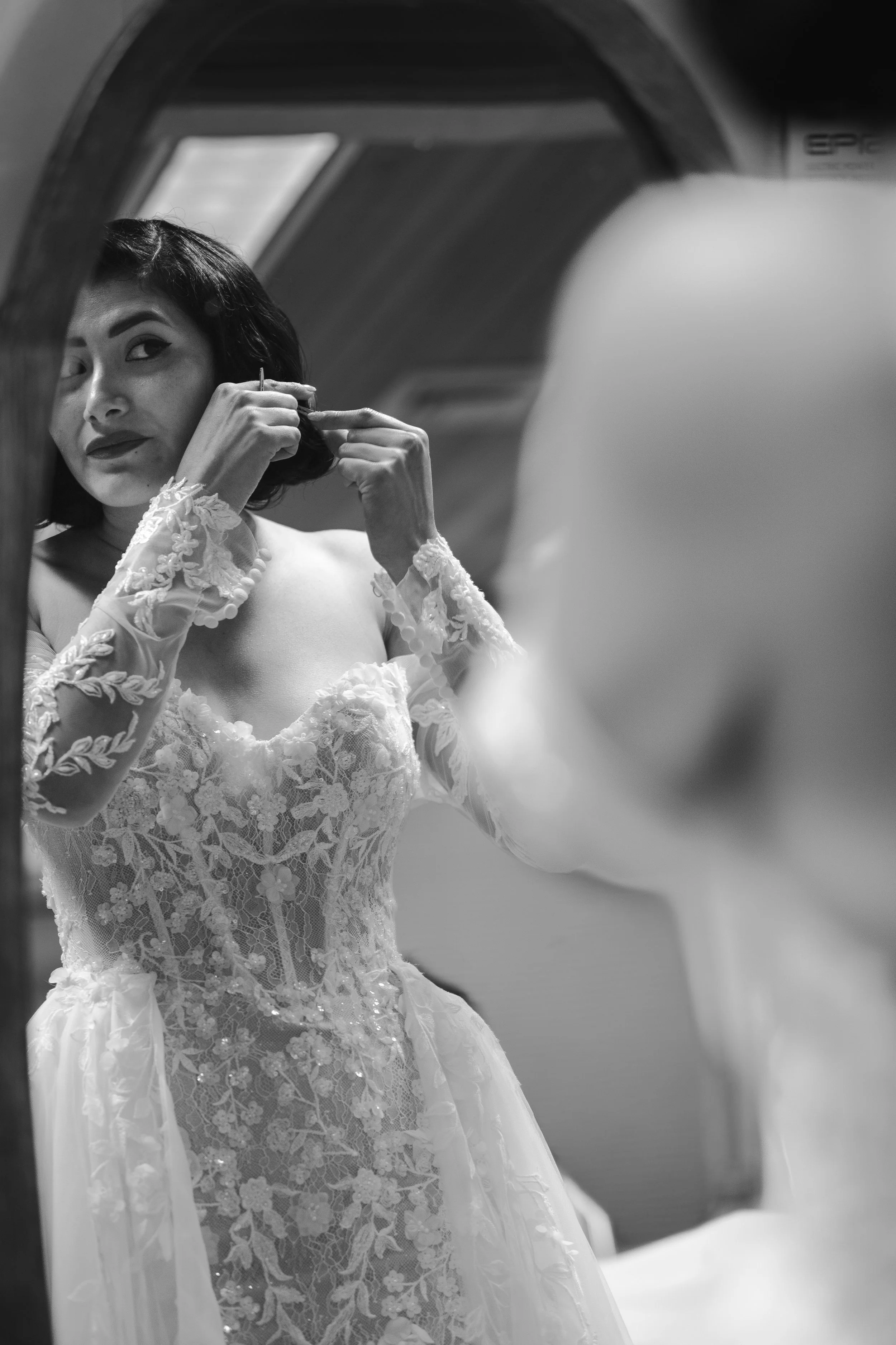 high-desert-museum-wedding-getting-ready-bw-17.jpg