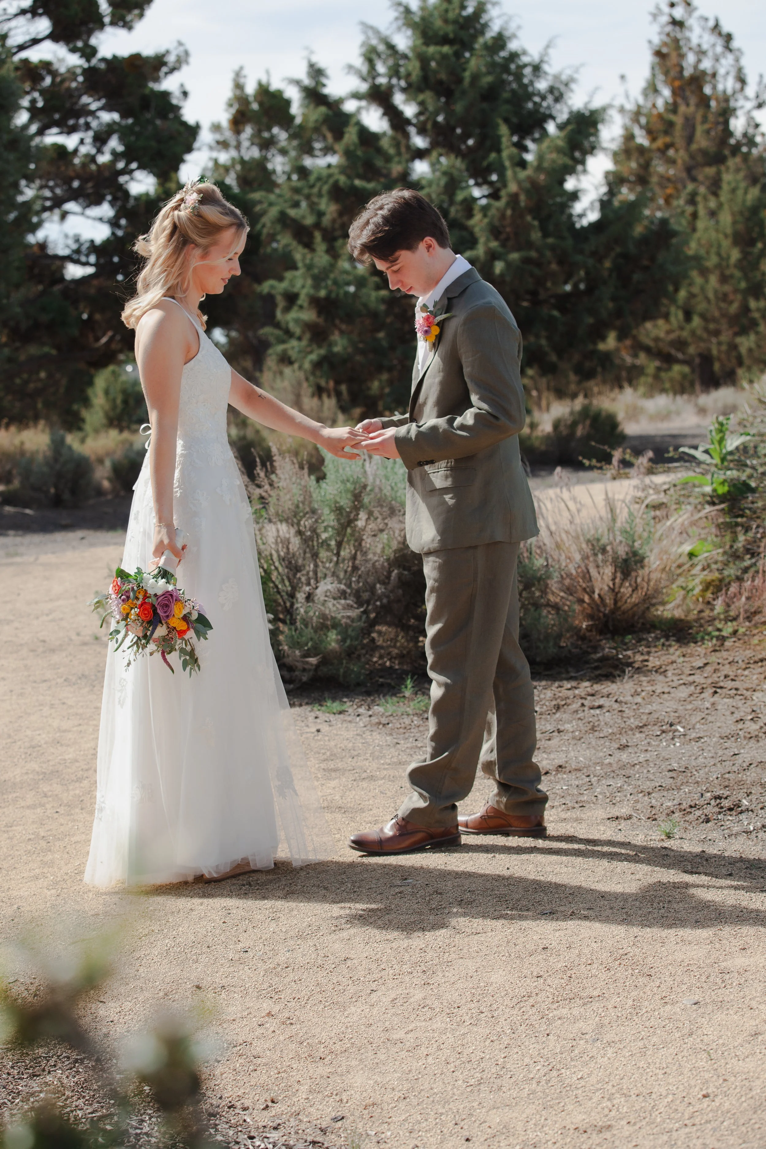 hanai-foundation-bend-oregon-wedding-getting-ready-first-look-bw-27.jpg