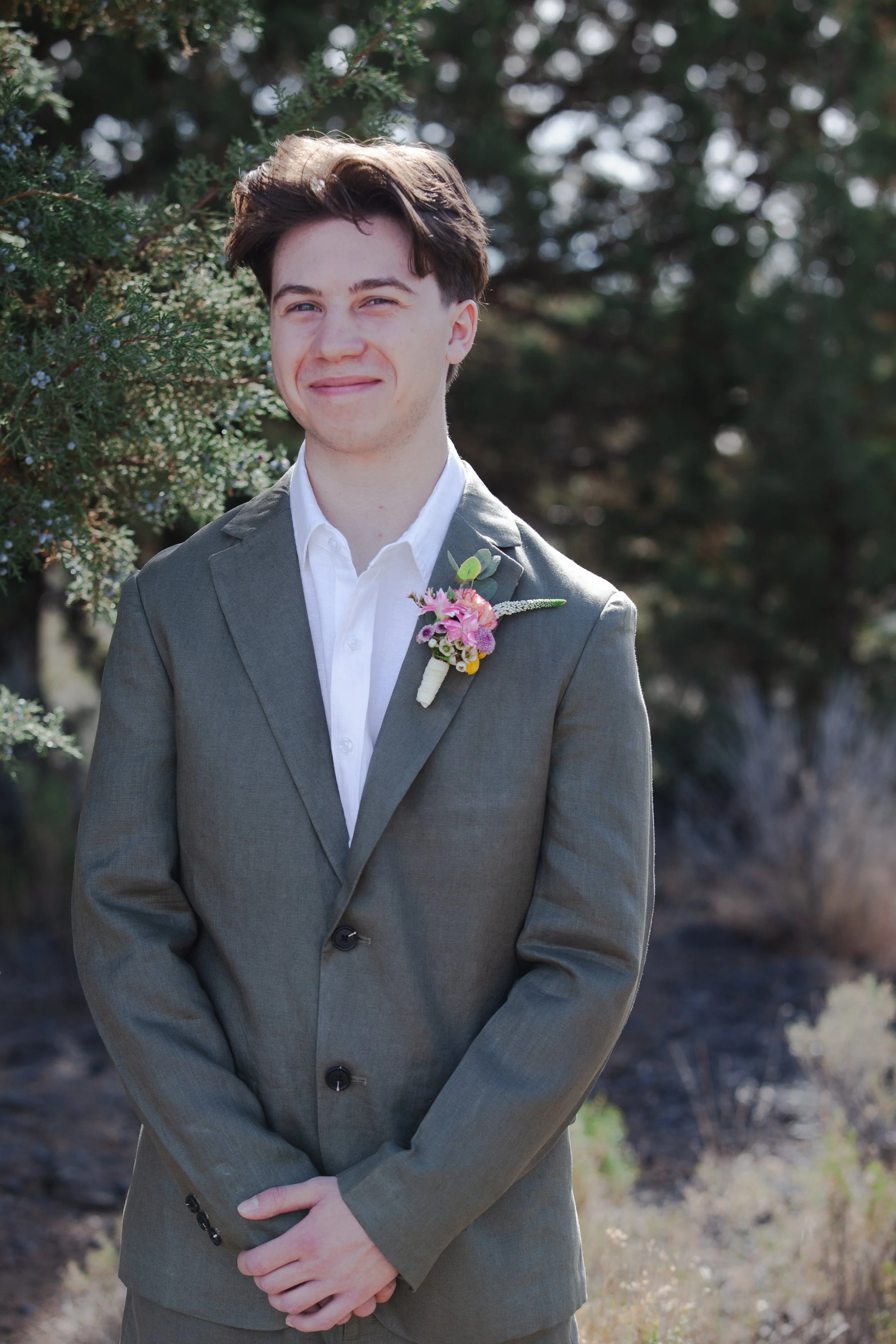 hanai-foundation-bend-oregon-wedding-getting-ready-first-look-bw-17.jpg