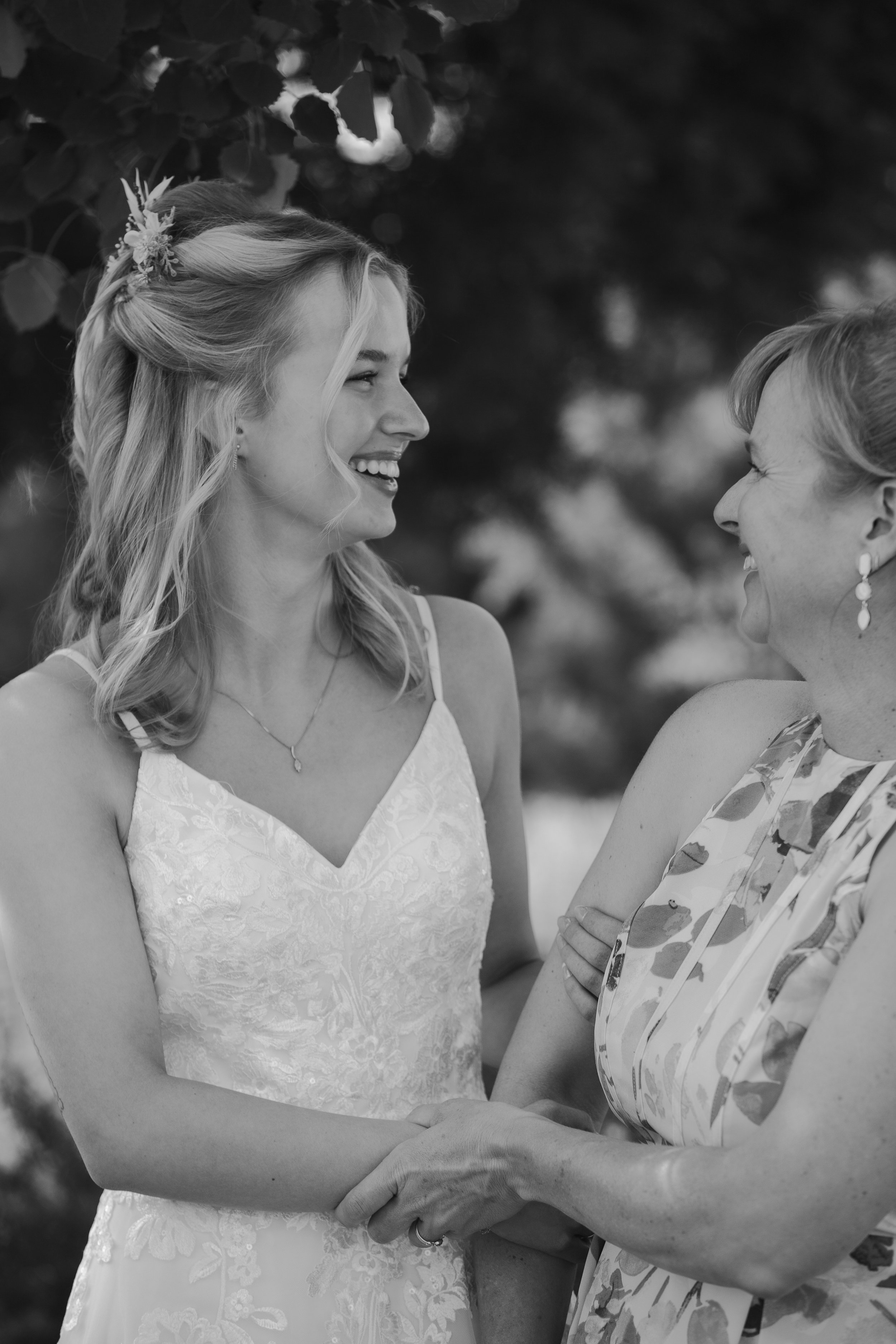 hanai-foundation-bend-oregon-wedding-family-friends-portraits-bw-4.jpg