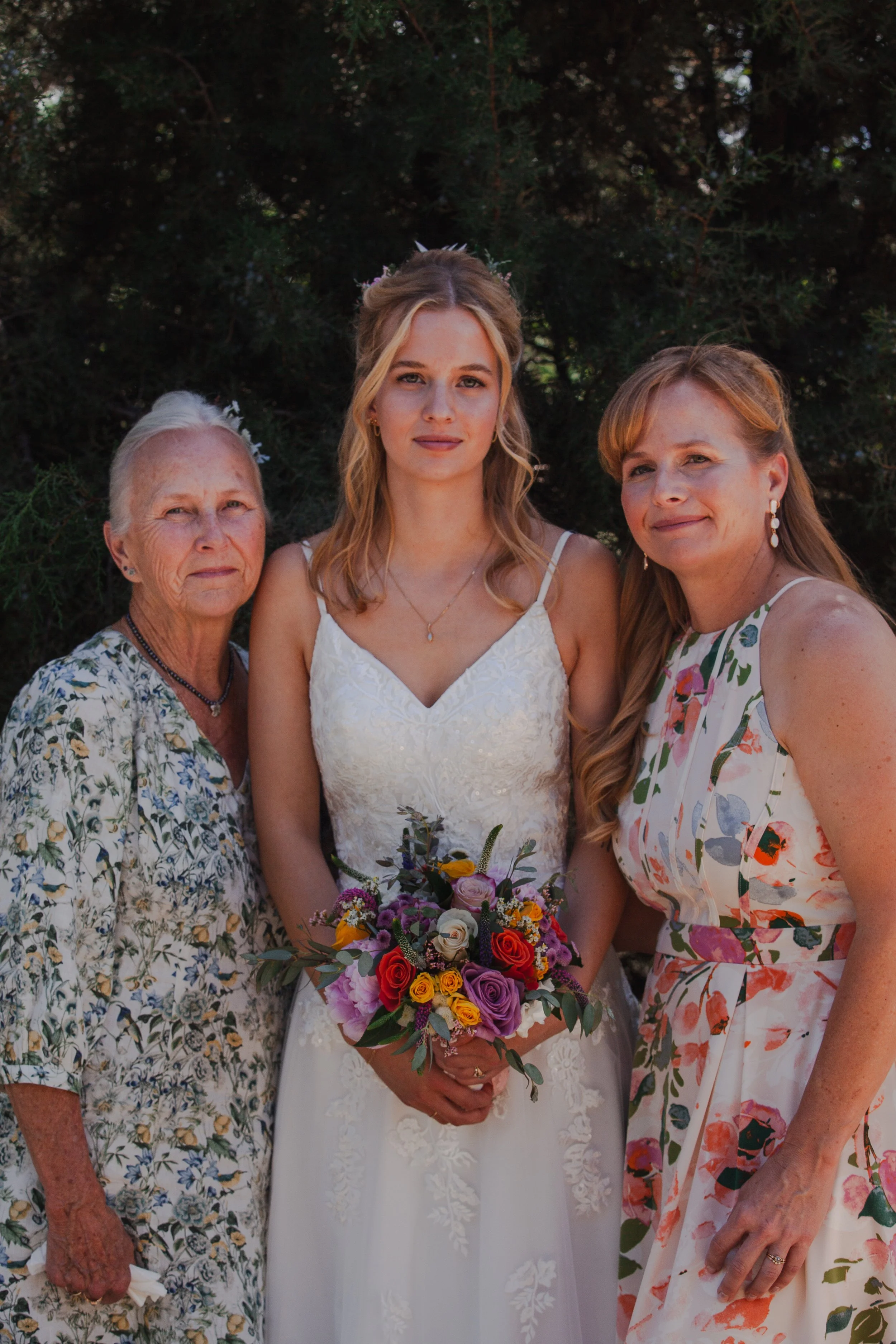 hanai-foundation-bend-oregon-wedding-getting-ready-first-look-bw-41.jpg