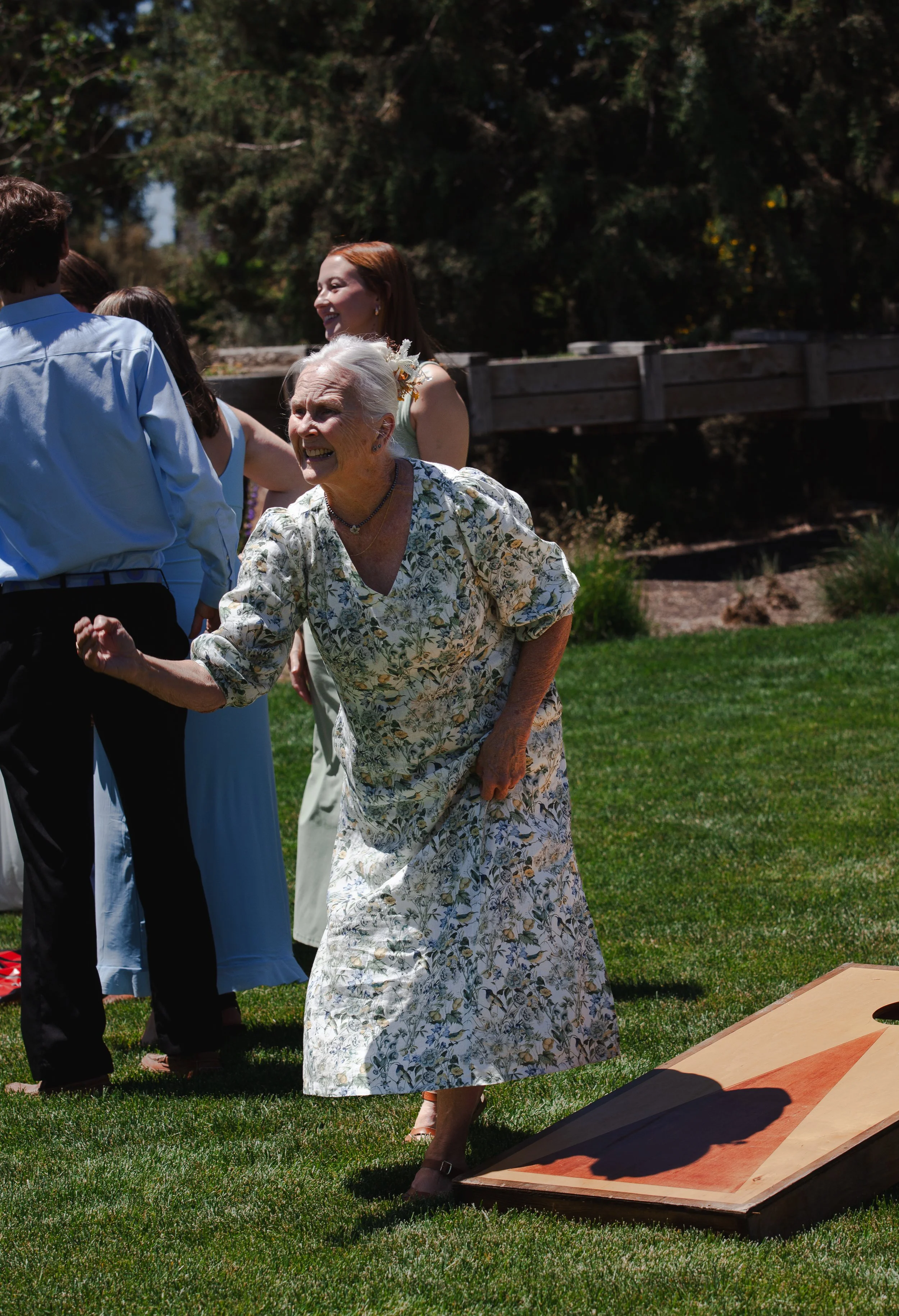 hanai-foundation-bend-oregon-wedding-getting-ready-first-look-bw-73.jpg