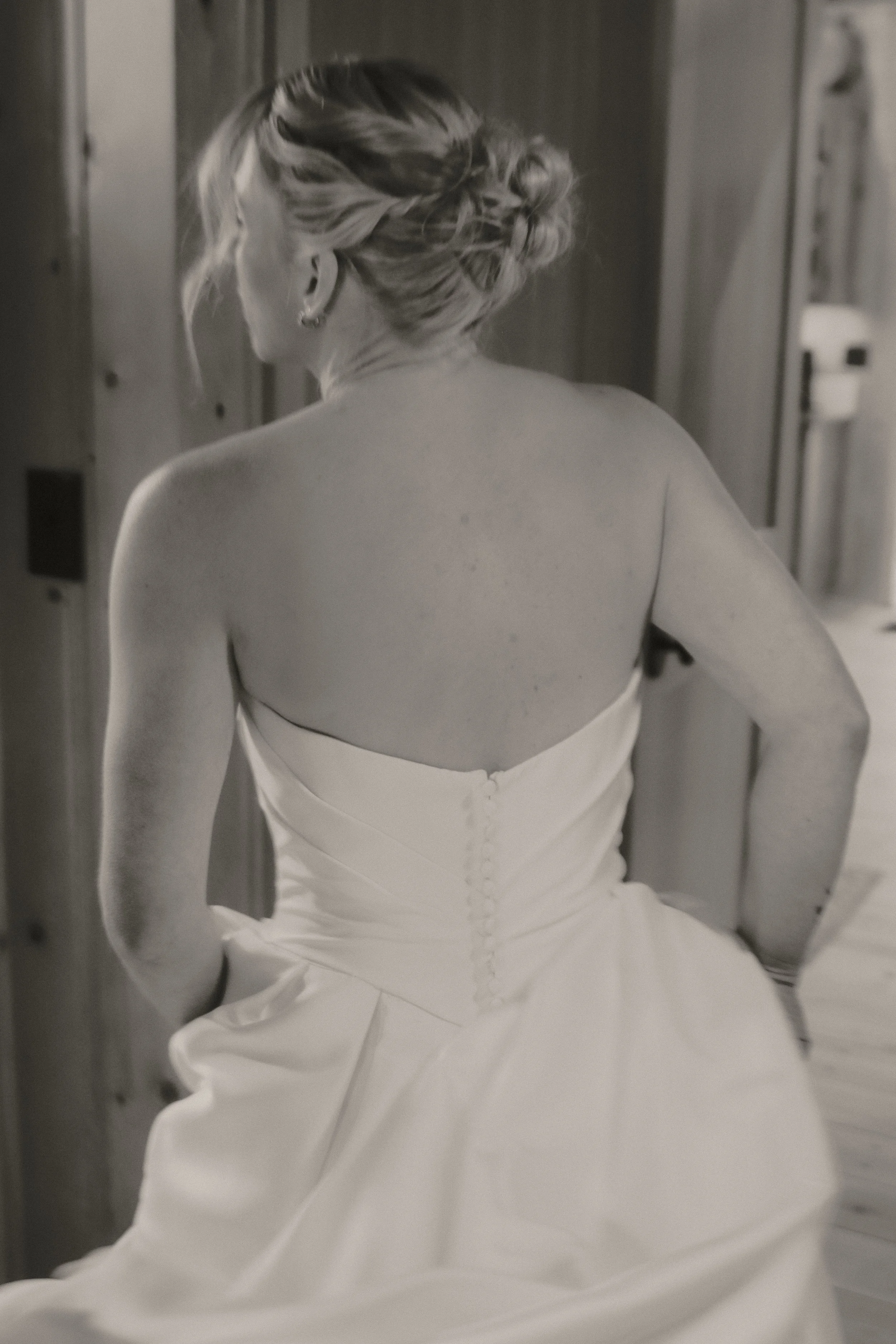Black and white editorial bridal portrait capturing quiet wedding morning moments with timeless, documentary-inspired storytelling by Dominique Noël Photography.