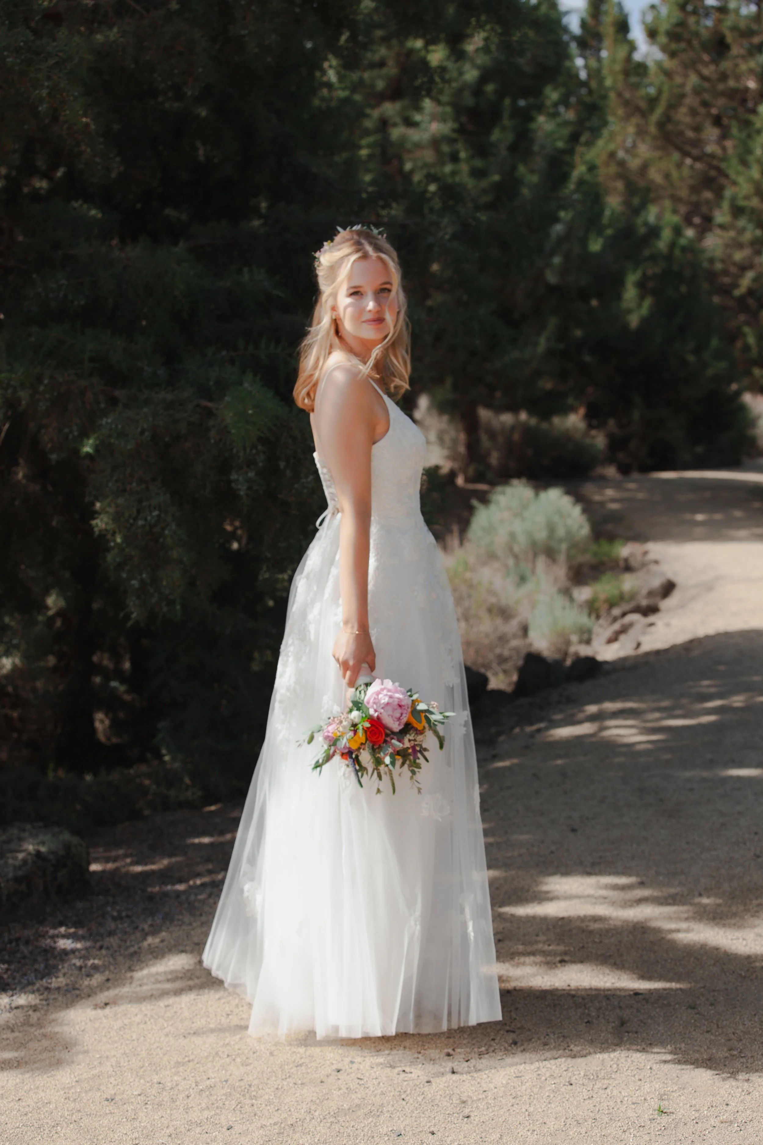 hanai-foundation-bend-oregon-wedding-getting-ready-first-look-bw-11.jpg