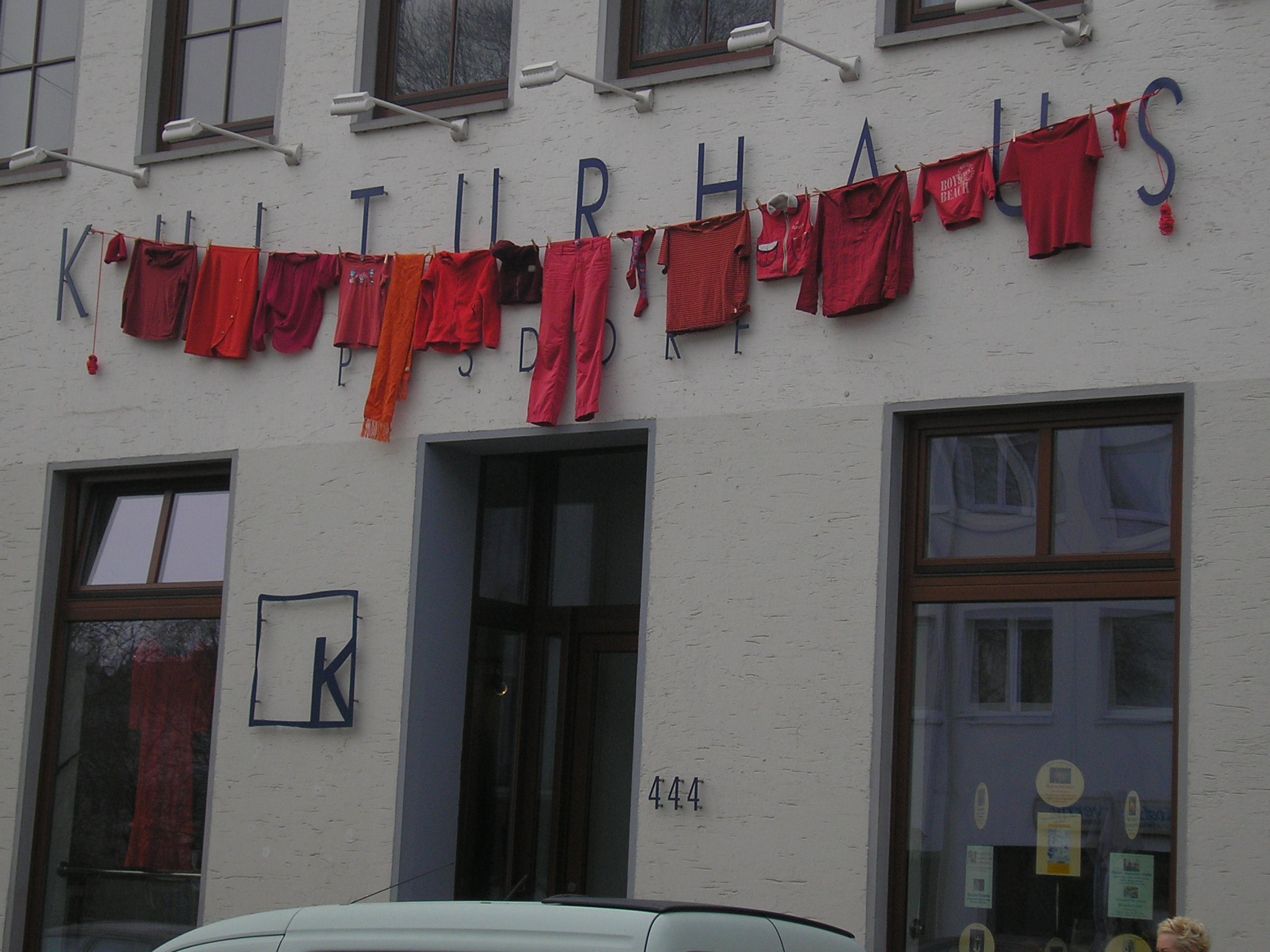 Scharlach Rot Kulturhaus (Foto-Dina Koper).JPG