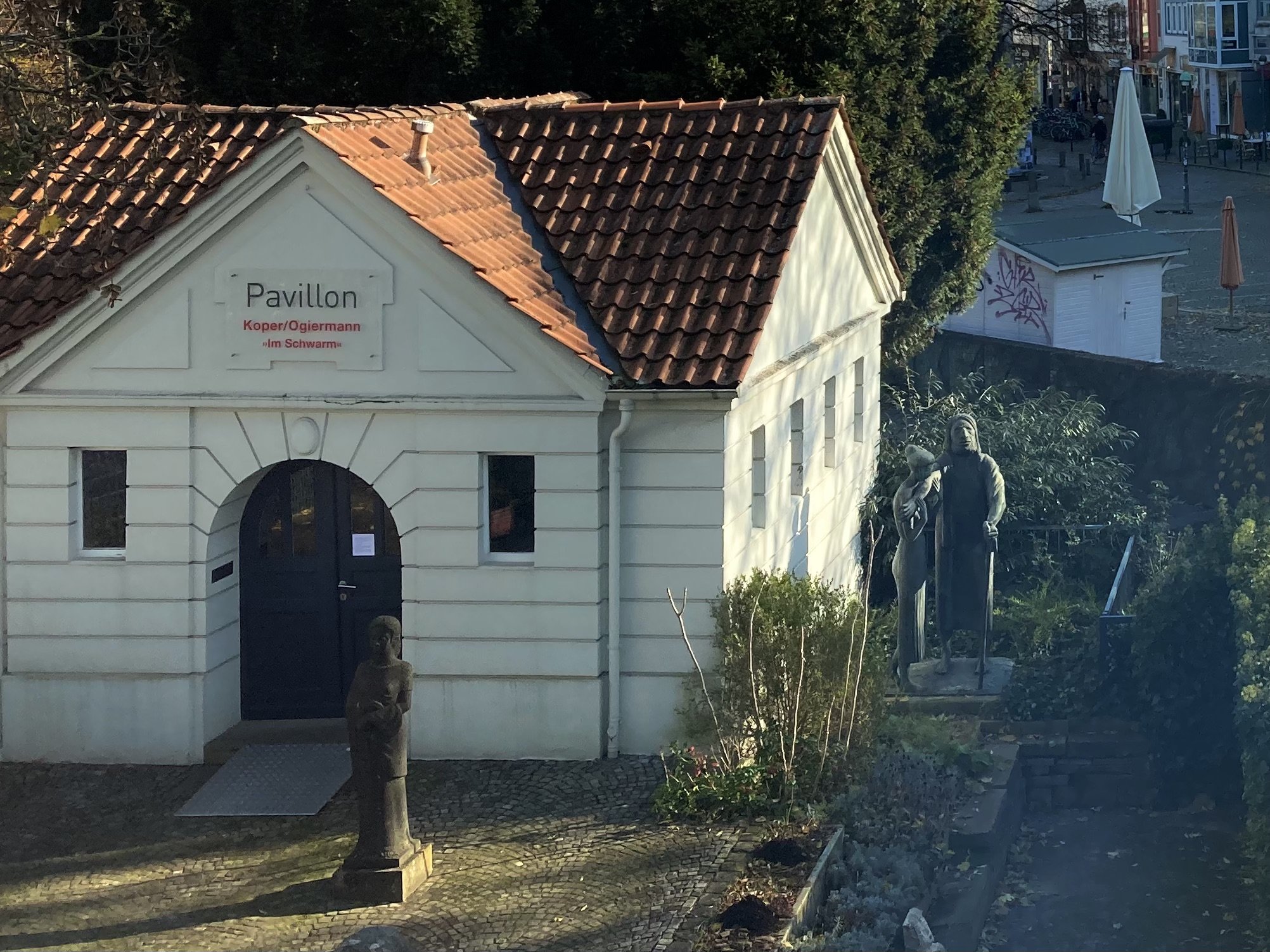 Im Schwarm Pavillon Außen 2 (Foto-Wolfgang Witt).jpg