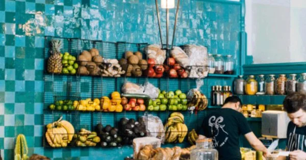 Your Guide to Eating Healthy in the Airport