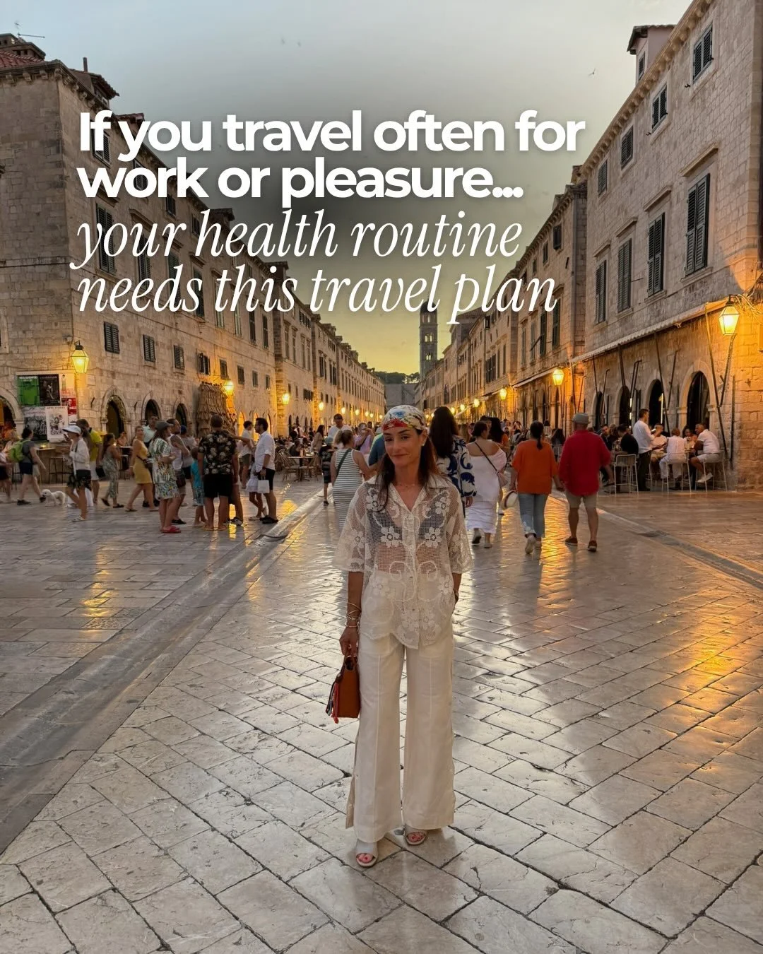 I never travel without these items in order to feel great on the go🏙️

A few intentional choices make all the difference:
✅ Smart snacks: I love @chomps, @dailycrunch_snacks, @karmanuts, @starsandhoney.co, @alohamoment, @btr.nation and @trubar.brand