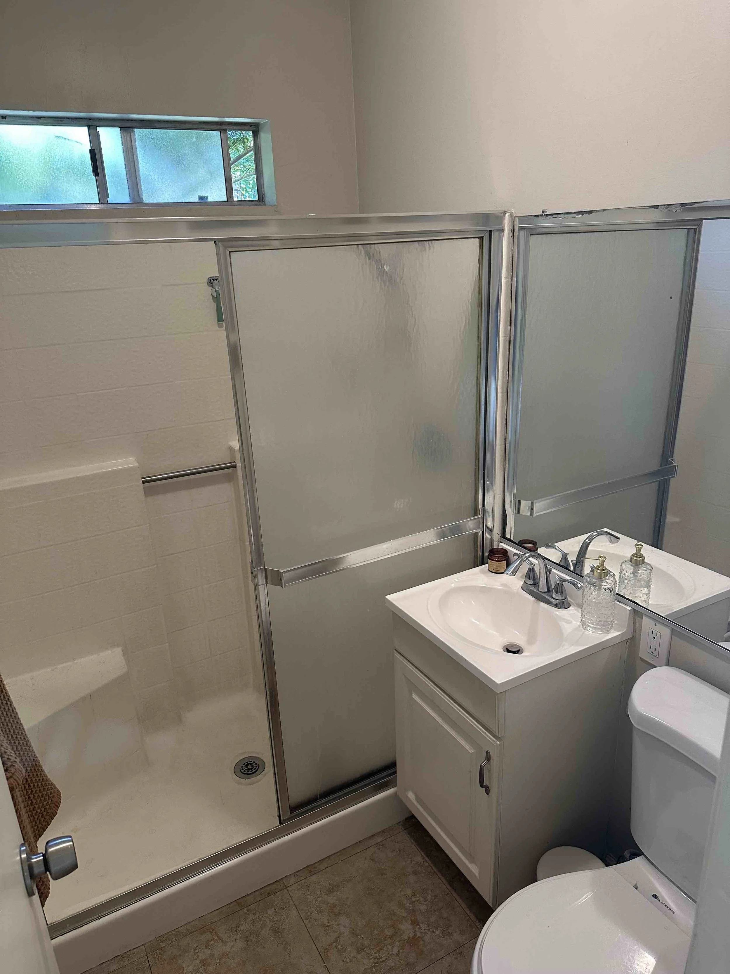 Bathroom 1.jpg