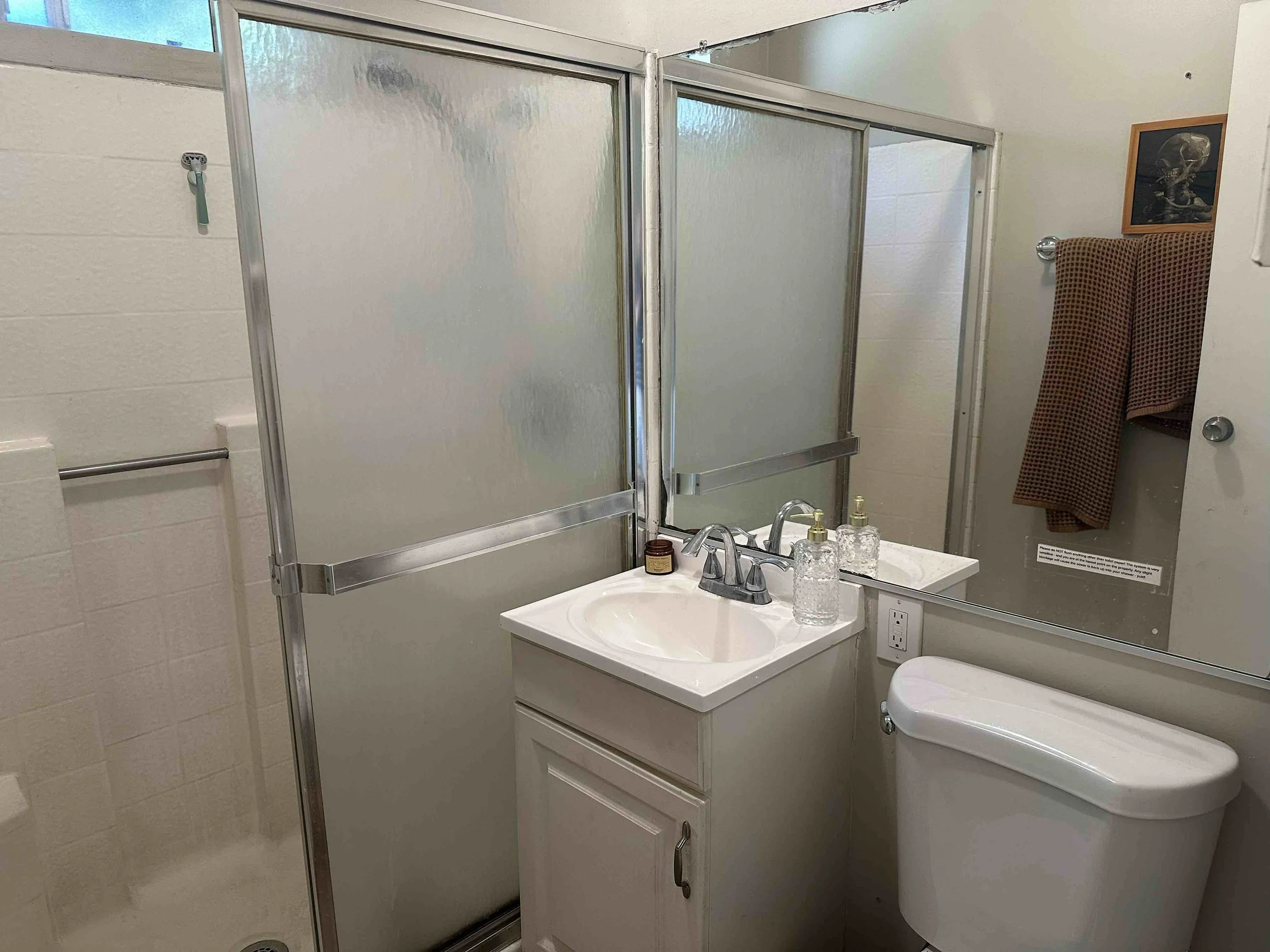 Bathroom 2.jpg
