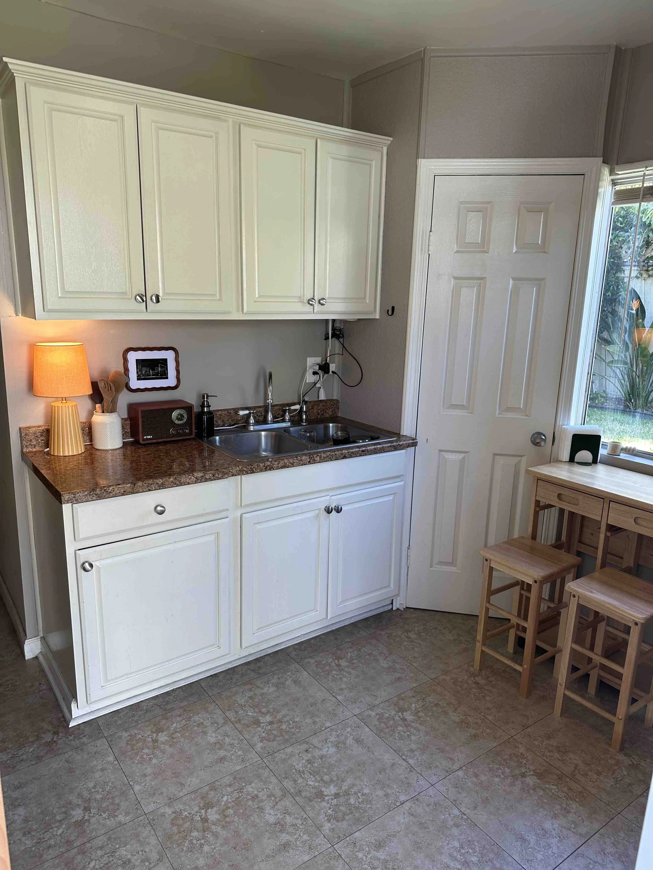 Kitchen 2.jpg