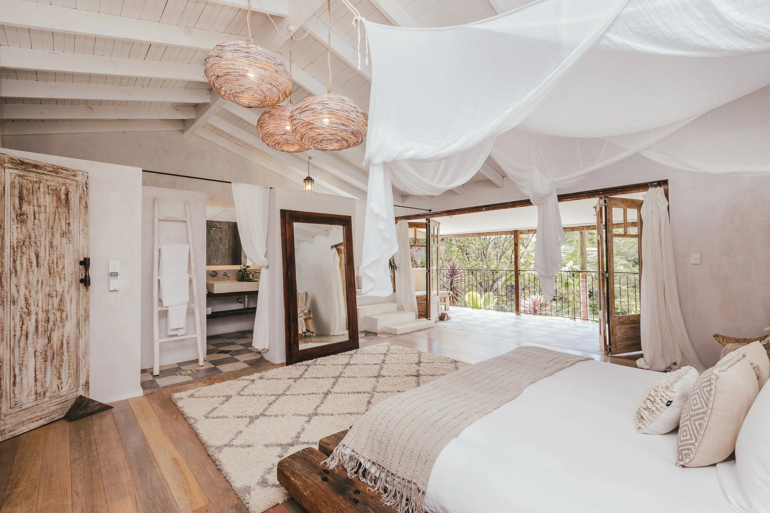 TheVilla_V1MasterSuite_BedroomBalcony.jpg