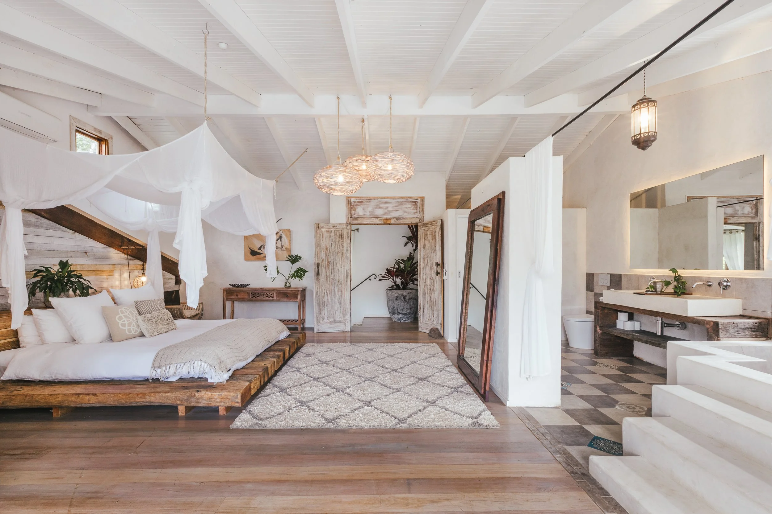 TheVilla_V1MasterSuite_BedroomBathroom.jpg