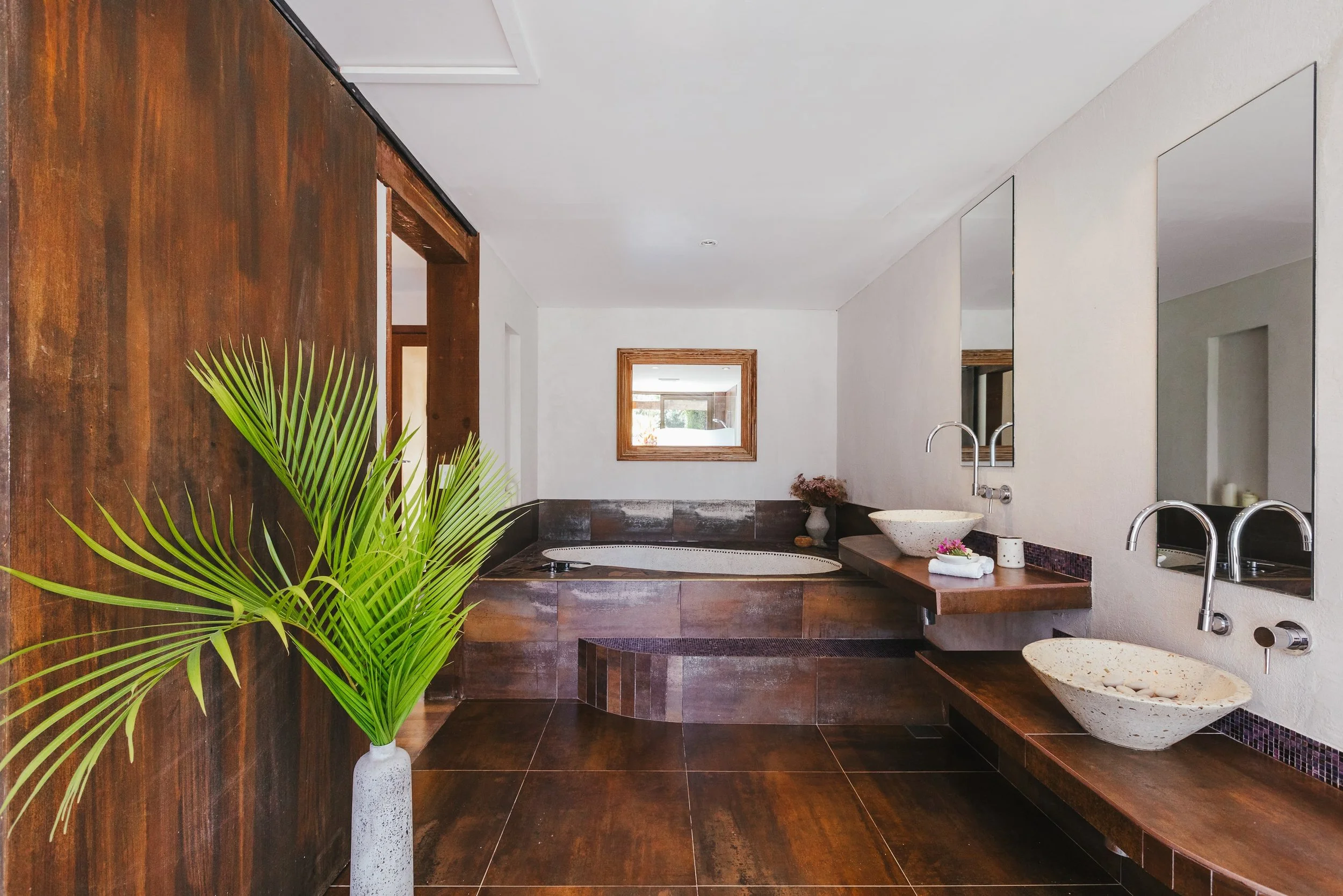 TheHouse_H2SuiteBathroom-min.jpg