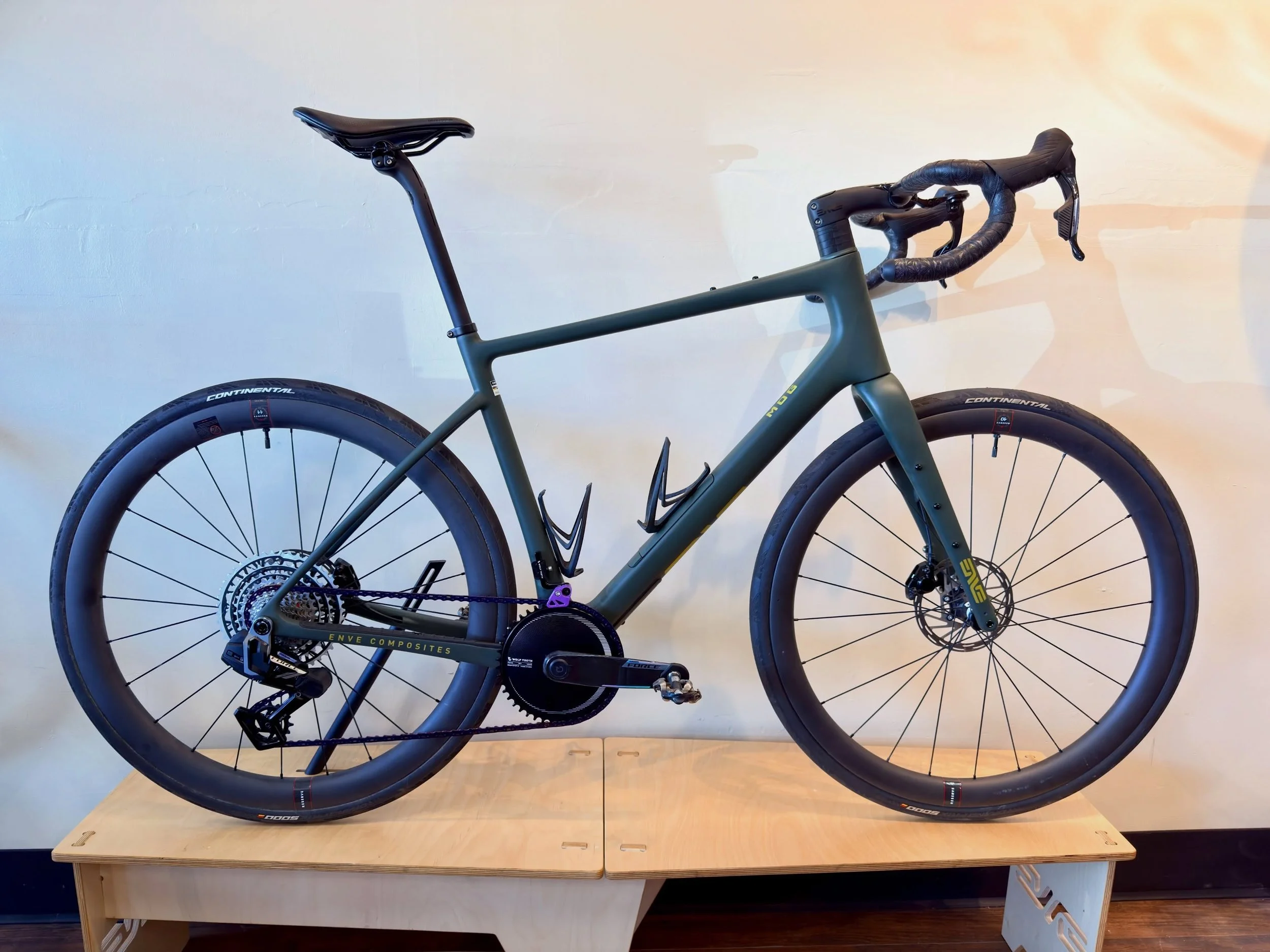 We&rsquo;re still dreaming about this recon green ENVE Mog we built for @slowestfastguy.

Swipe to see the build up close.

The build features SRAM Force, Wolf Tooth components, and purple accents that tie the whole thing together.