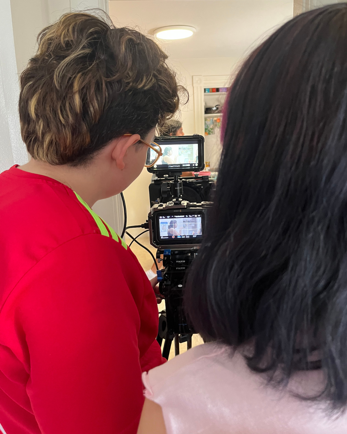 A PLATE FOR TWO (2024)
Director of Photography Amparo Saubidet and Filmmaker Paola Michaela checking the frame