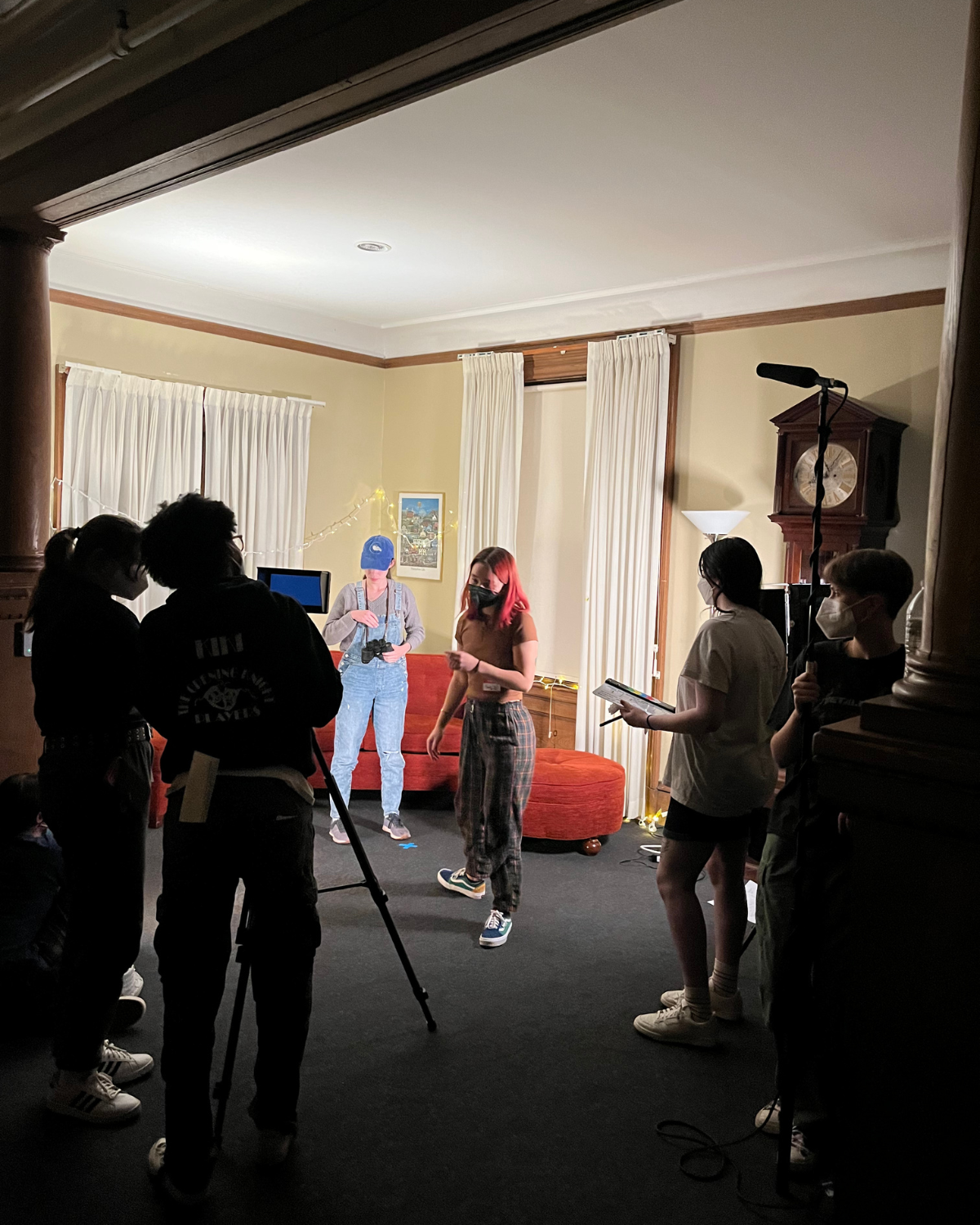 THE WINGED DETECTIVES (2022)