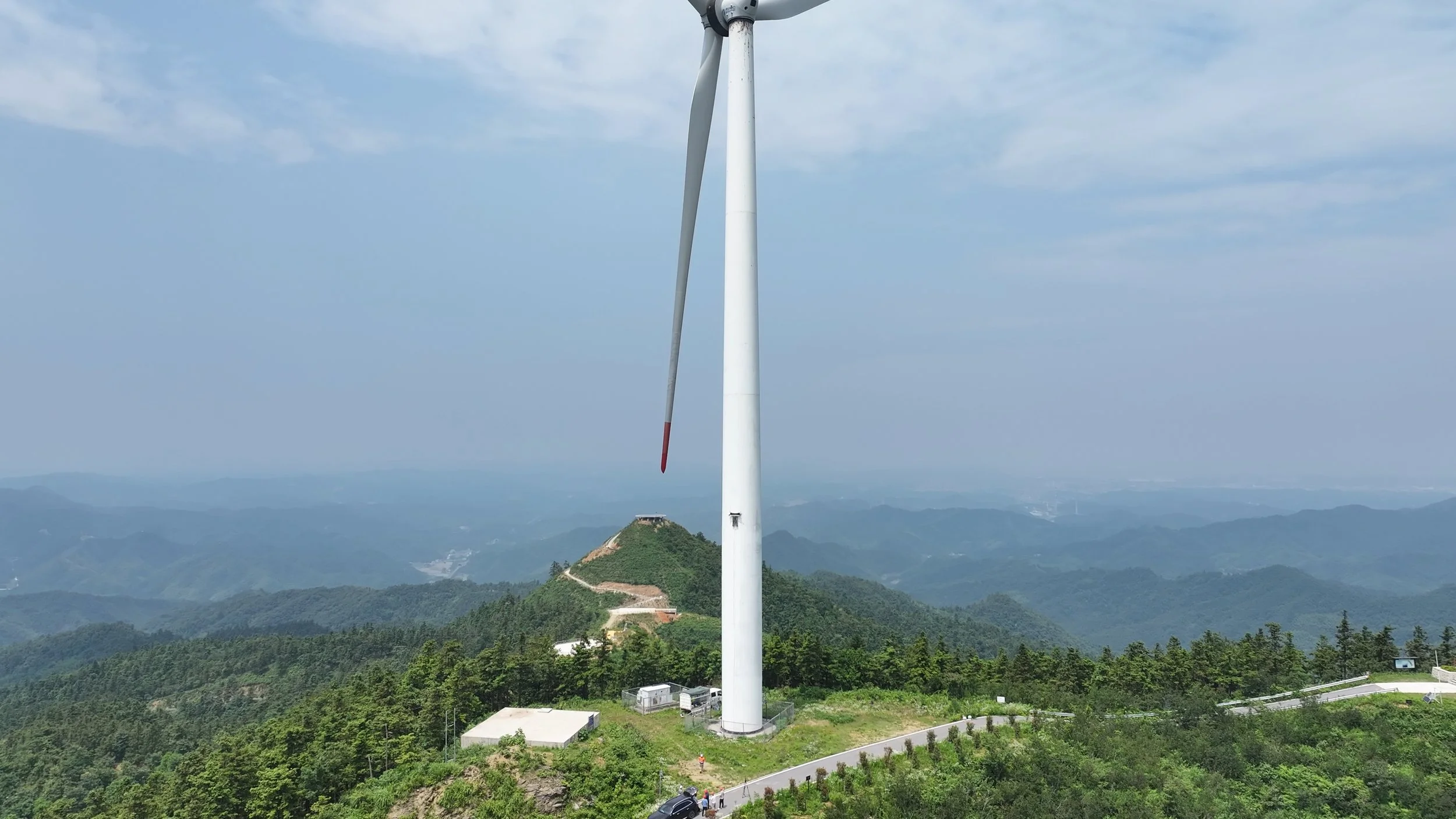 Executed robotic steel cleaning works on turbine towers, improving surface condition while minimising human exposure.