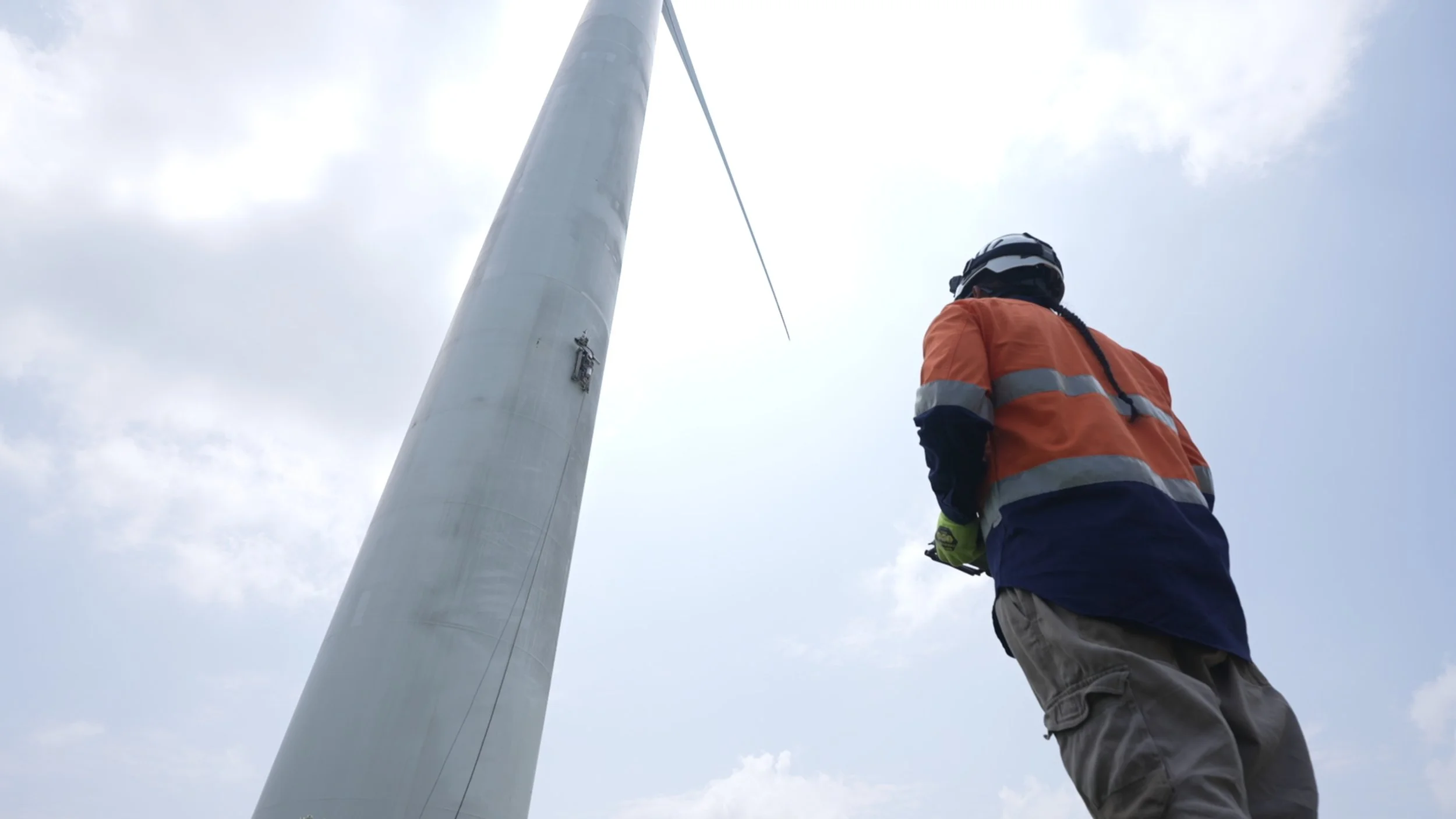 Delivered automated robotic cleaning solutions restoring steel surfaces on wind turbine towers for further treatment.