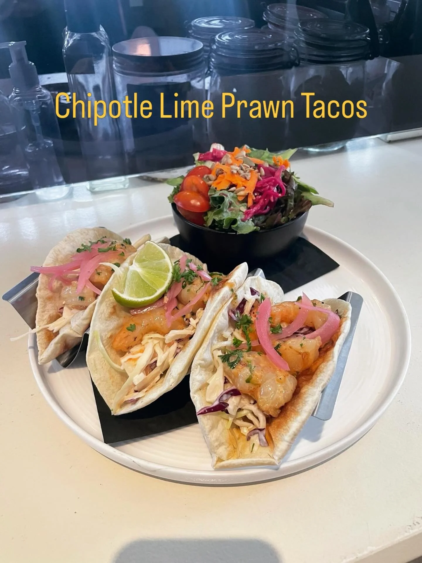 Stop by for our delicious Daily Tacos! 
On the board today: Chipotle Lime Prawn🌮🍤
Served with a side of Mix Greens or House Fries

#taco #cowbay #lunch #friends #restaurant