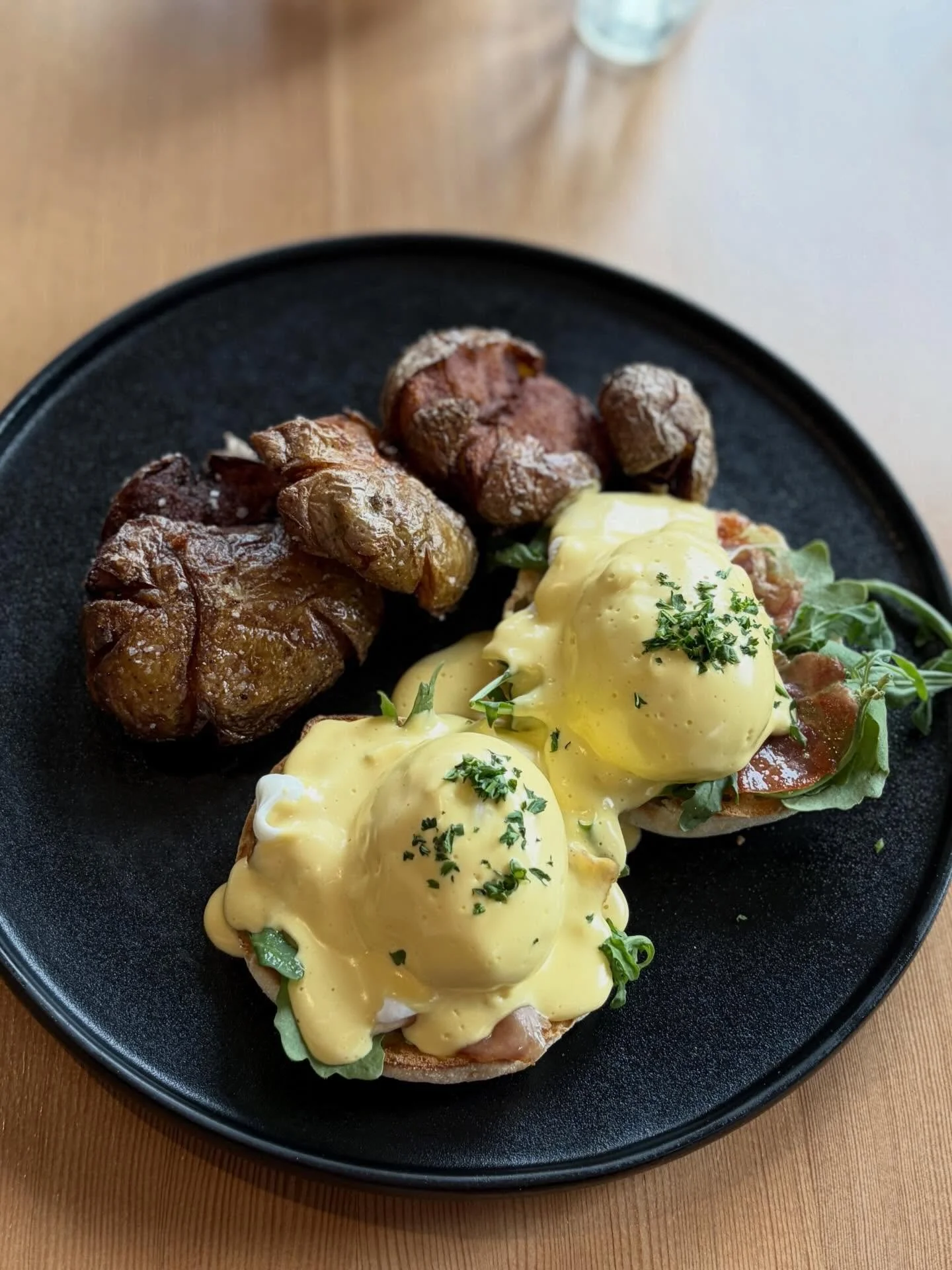 Perfectly poached, hollandaise dripping, and prosciutto. Your new favourite breakfast 😋🍳 

Were excited to share starting Saturday the 25th we will be open everyday weekend for breakfast 9-11:30!