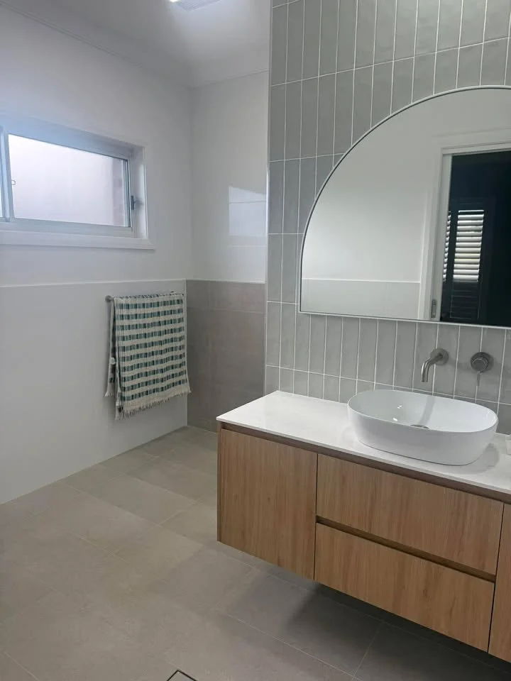 bathroom 1.jpg