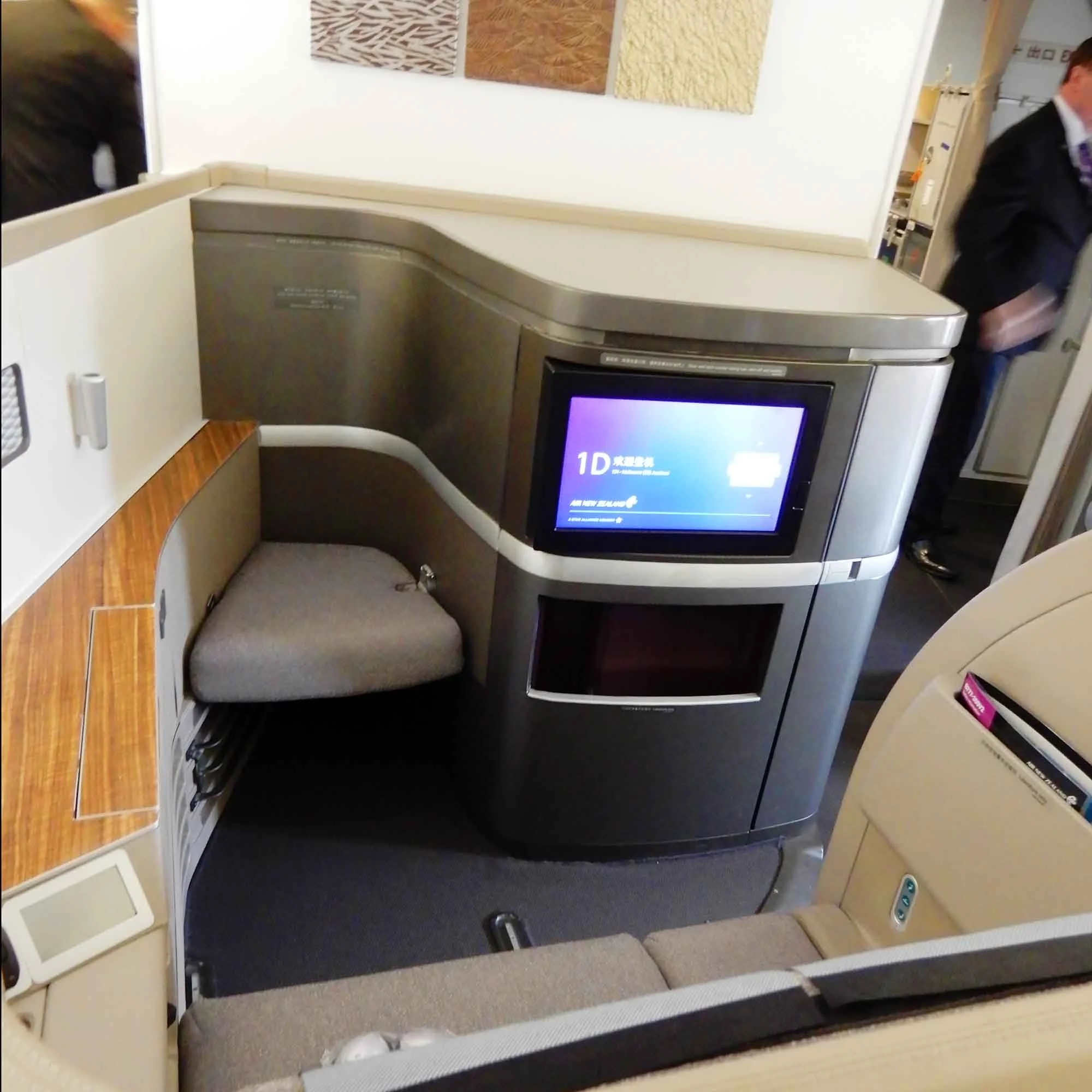 NZ124 MEL - AKL