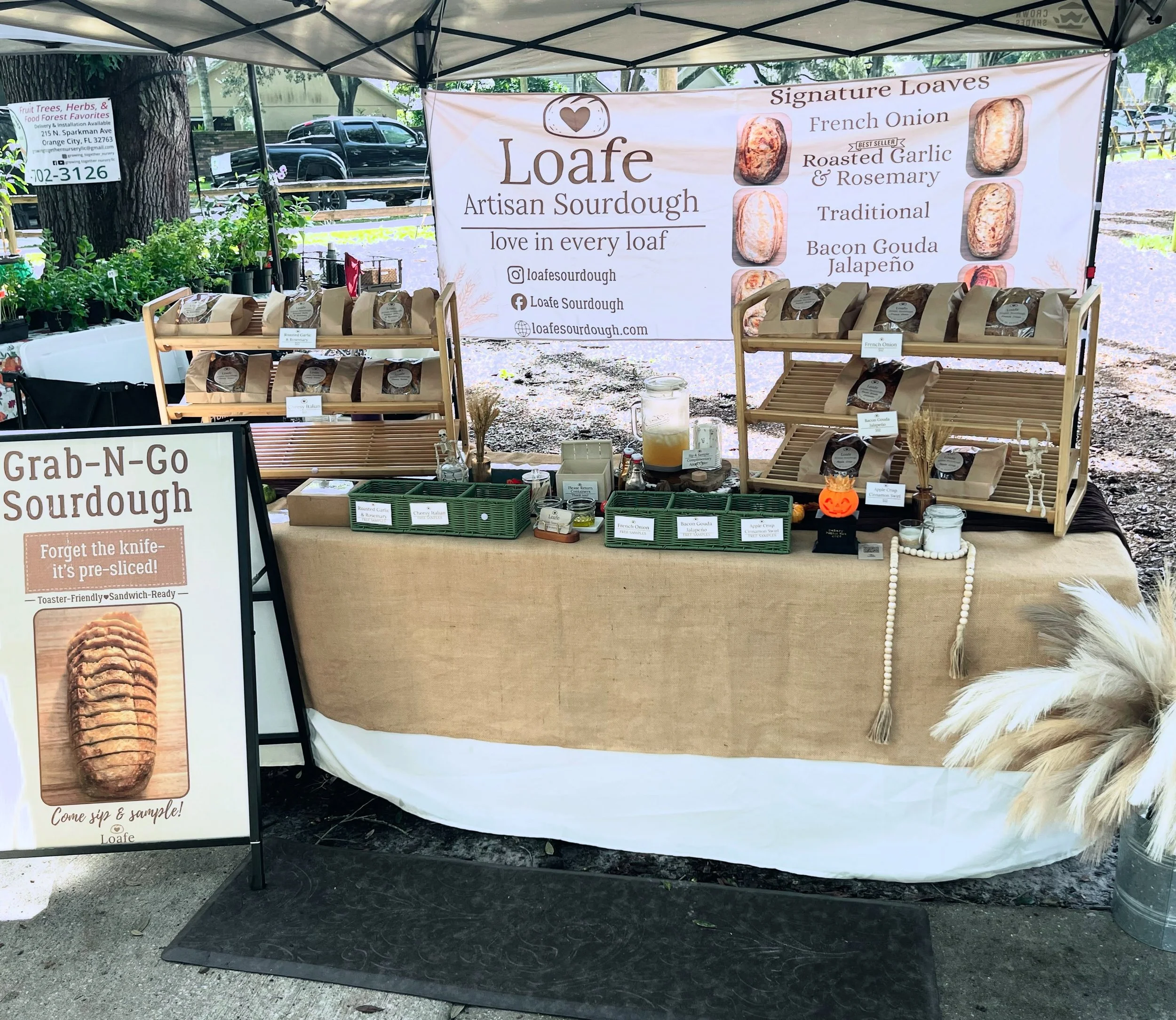 Look for Loafe 👀
Trotwood Park, 9a-2p!
Artisan Sourdough Menu ($10-12)
1. Roasted Garlic &amp; Rosemary 🧄
2. French Onion 🧅
3. Cheesy Italian 🧀
4. Bacon Gouda Jalape&ntilde;o 🥓
5. Apple Crisp Cinnamon Swirl 🍎
6. Traditional 🍞
Come sip &amp; sa