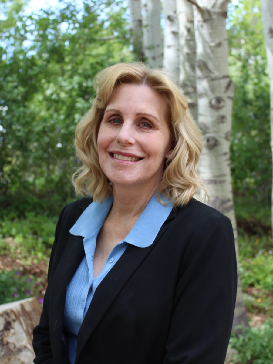 portrait of Lori Symmes, a real estate agent in Northern Colorado