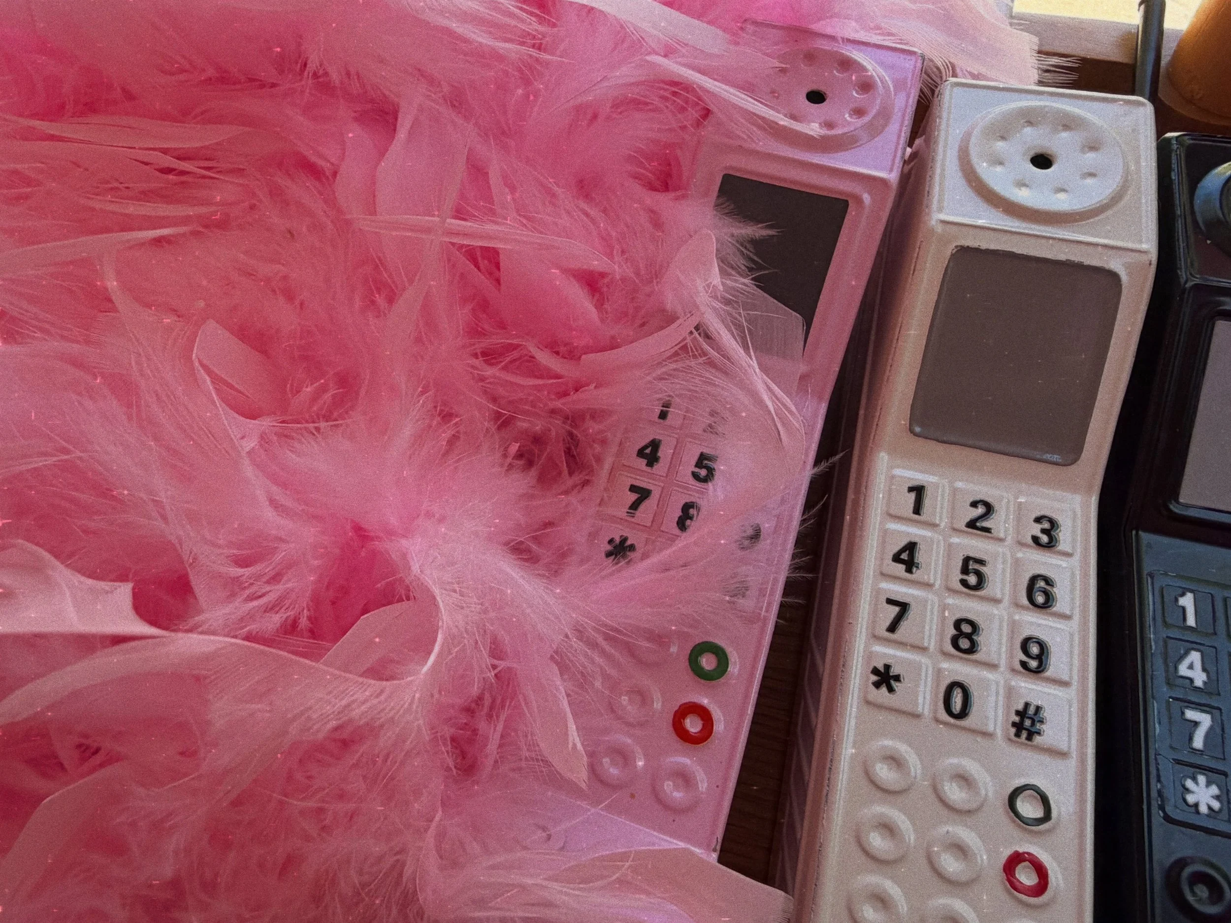 THE BOOTH IS CUTE&hellip; BUT THE PROPS BRING THE VIBE. 💅🏻

Our curated props are designed to get your guests out of their seats &amp; have some fun 😉

👉 BOOK THE PROPS. BRING THE ENERGY. 
💬 951-771-7627

#PhotoBoothRental #partyvibes #Murrietap