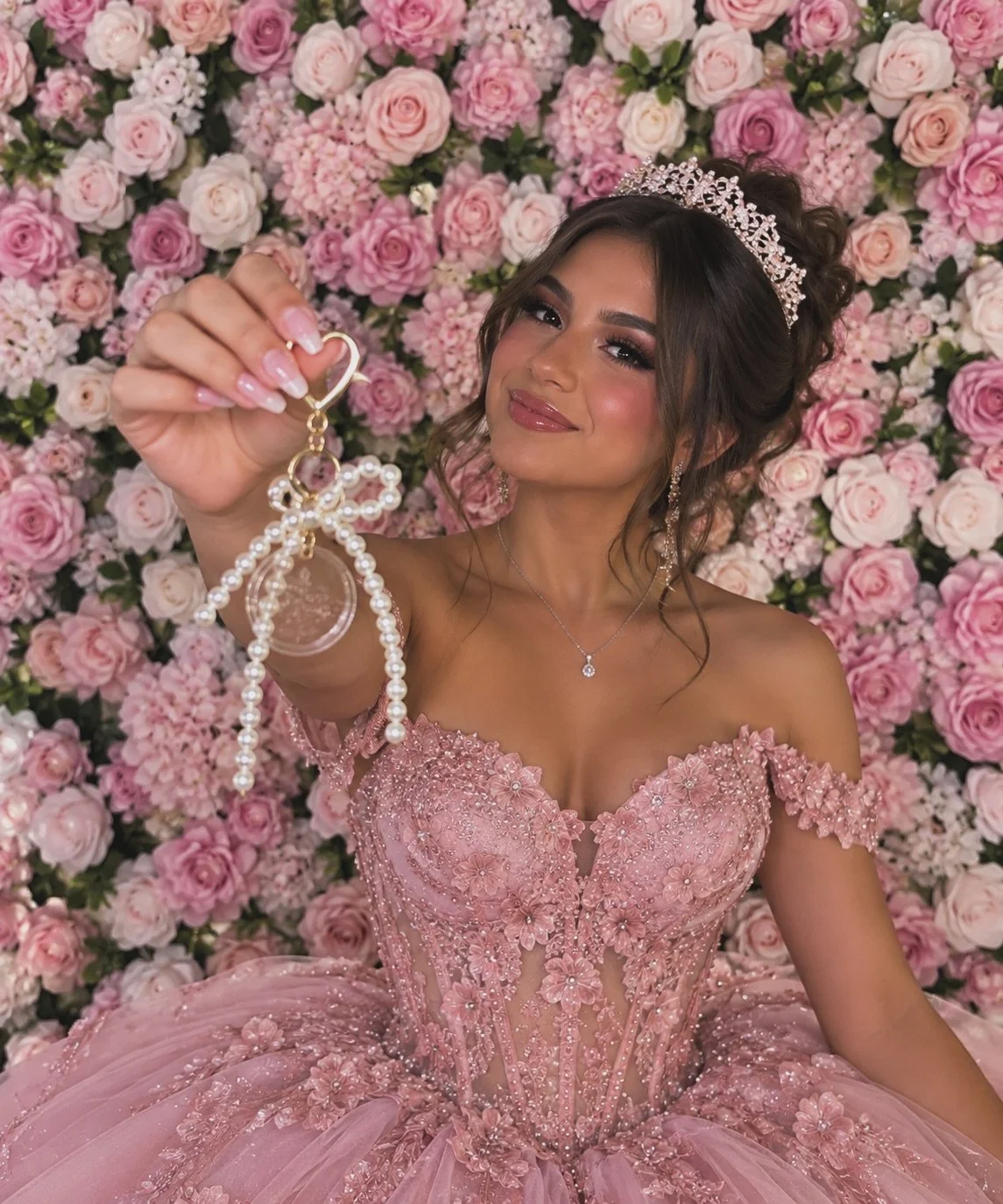 For the Quince moms &amp; future quincea&ntilde;eras: Would you choose the pearl bow 🎀 or a classic leather keychain for your party?

Tag your quince bestie, send this to your mama, and SAVE this for your quince planning inspo! 💗

📍 Serving Southe