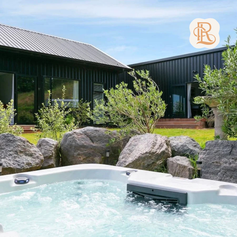 Peaceful Luxury Retreat with Lake Views &amp; Spa Pool